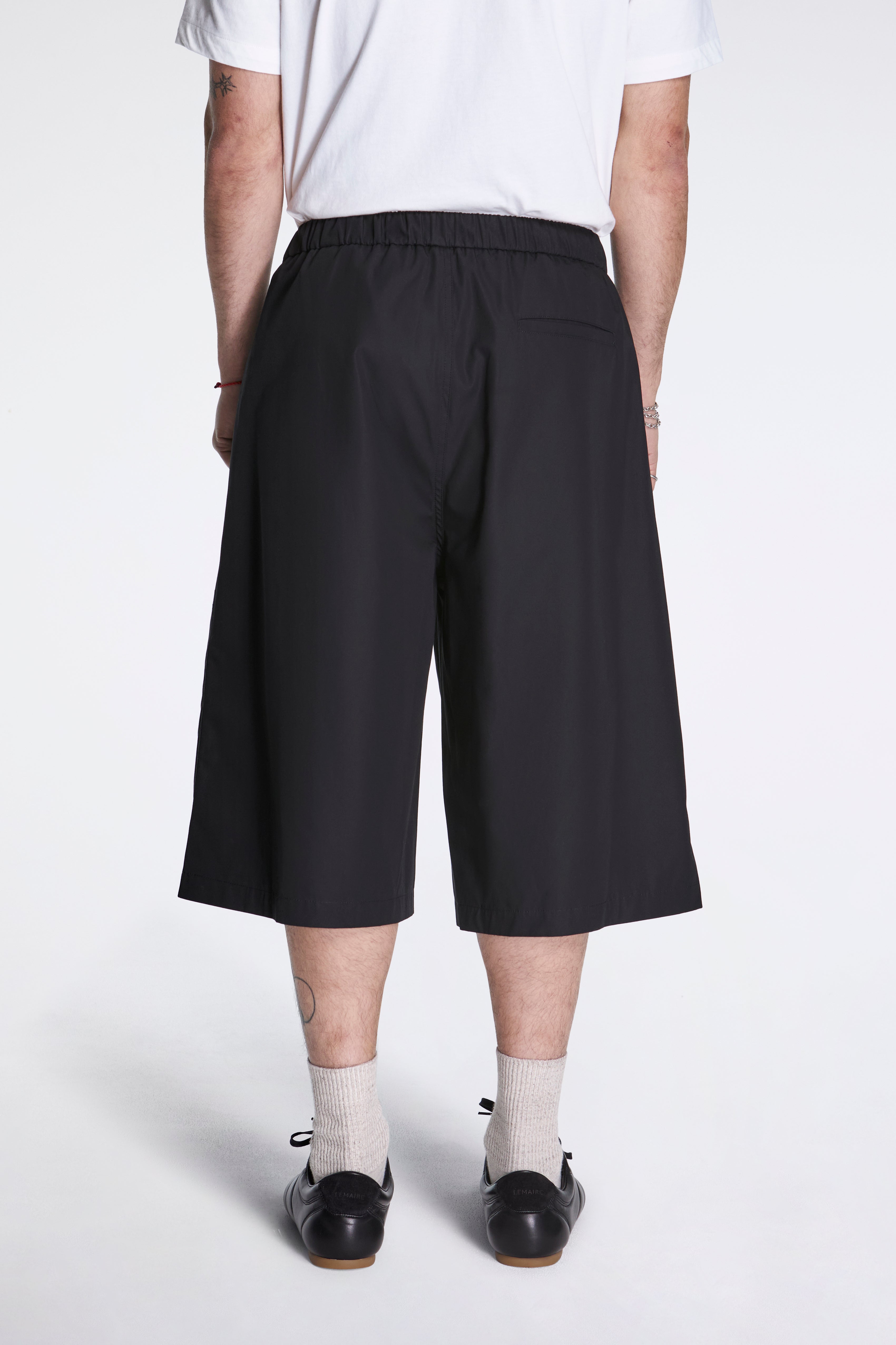 Amomento Two Tuck Wide Shorts Black