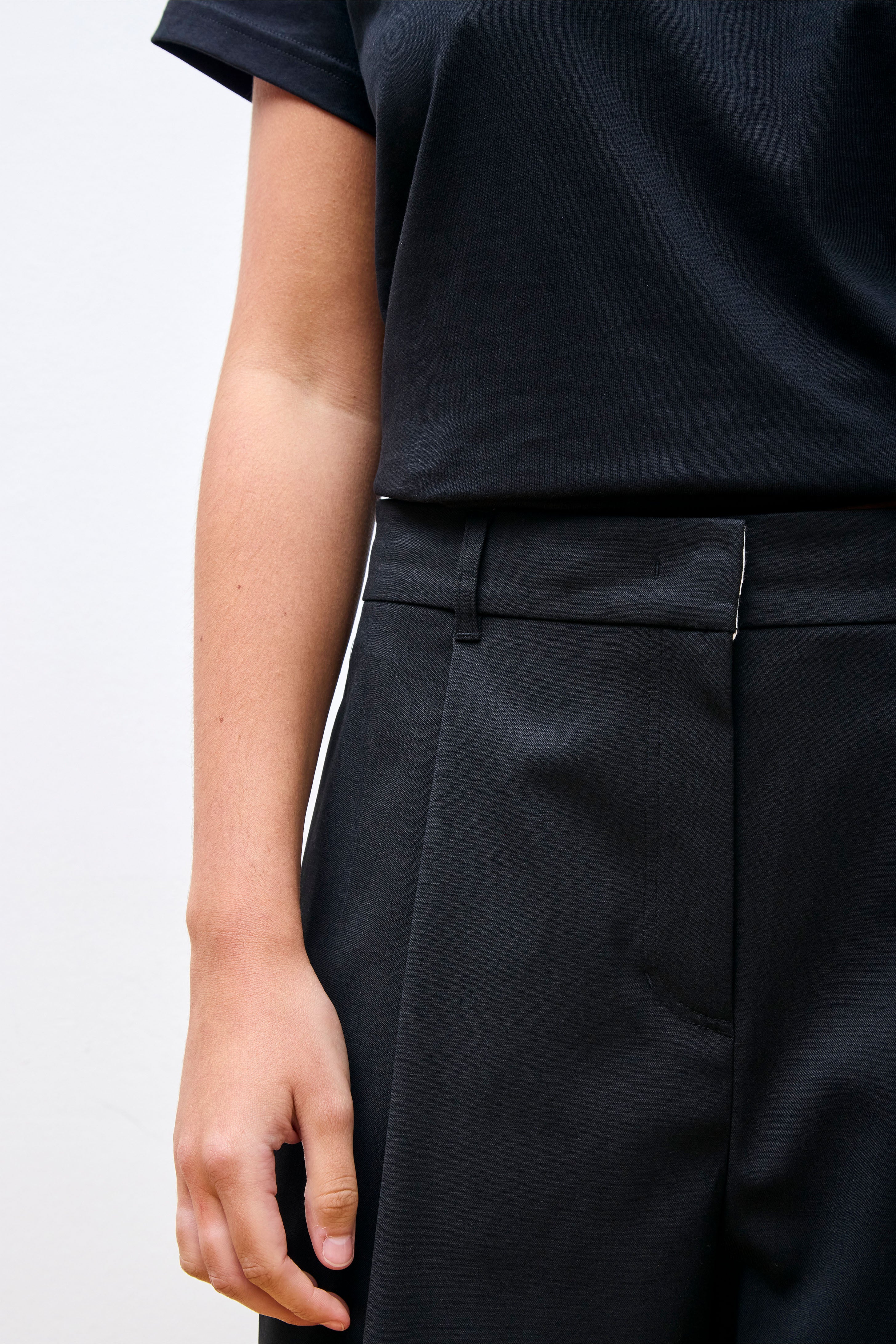 Wide Tuck Pants Black