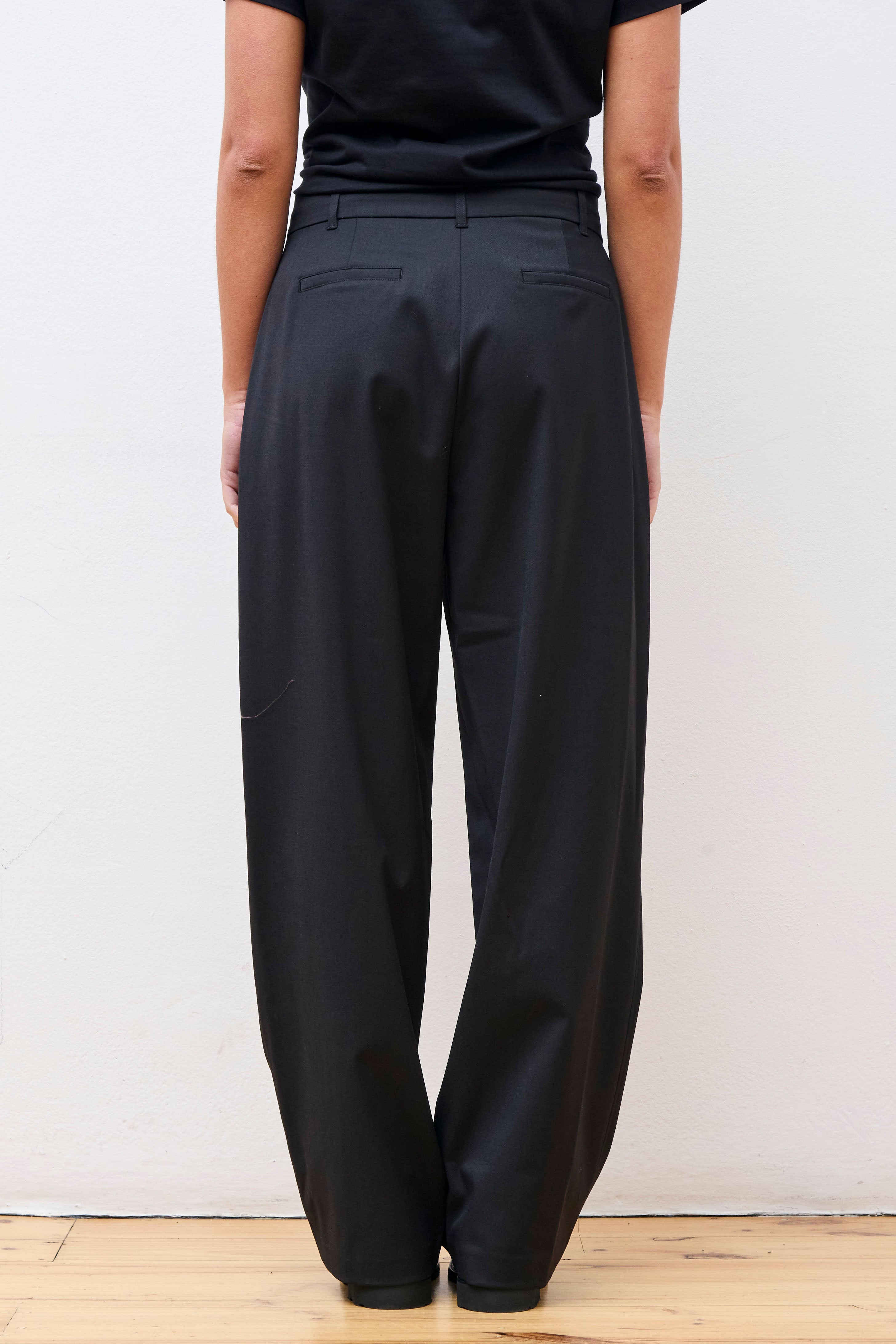 Wide Tuck Pants Black