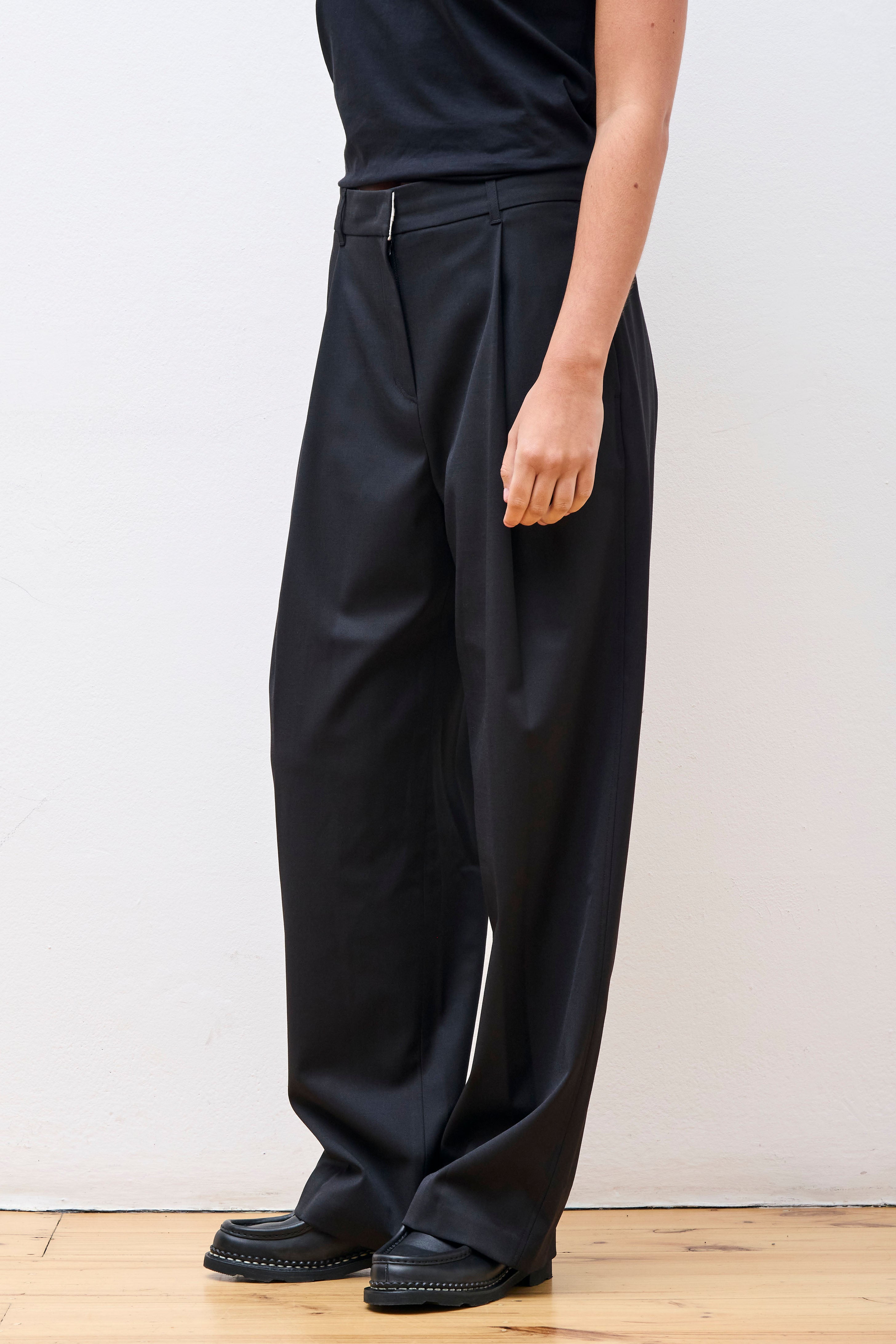 Wide Tuck Pants Black