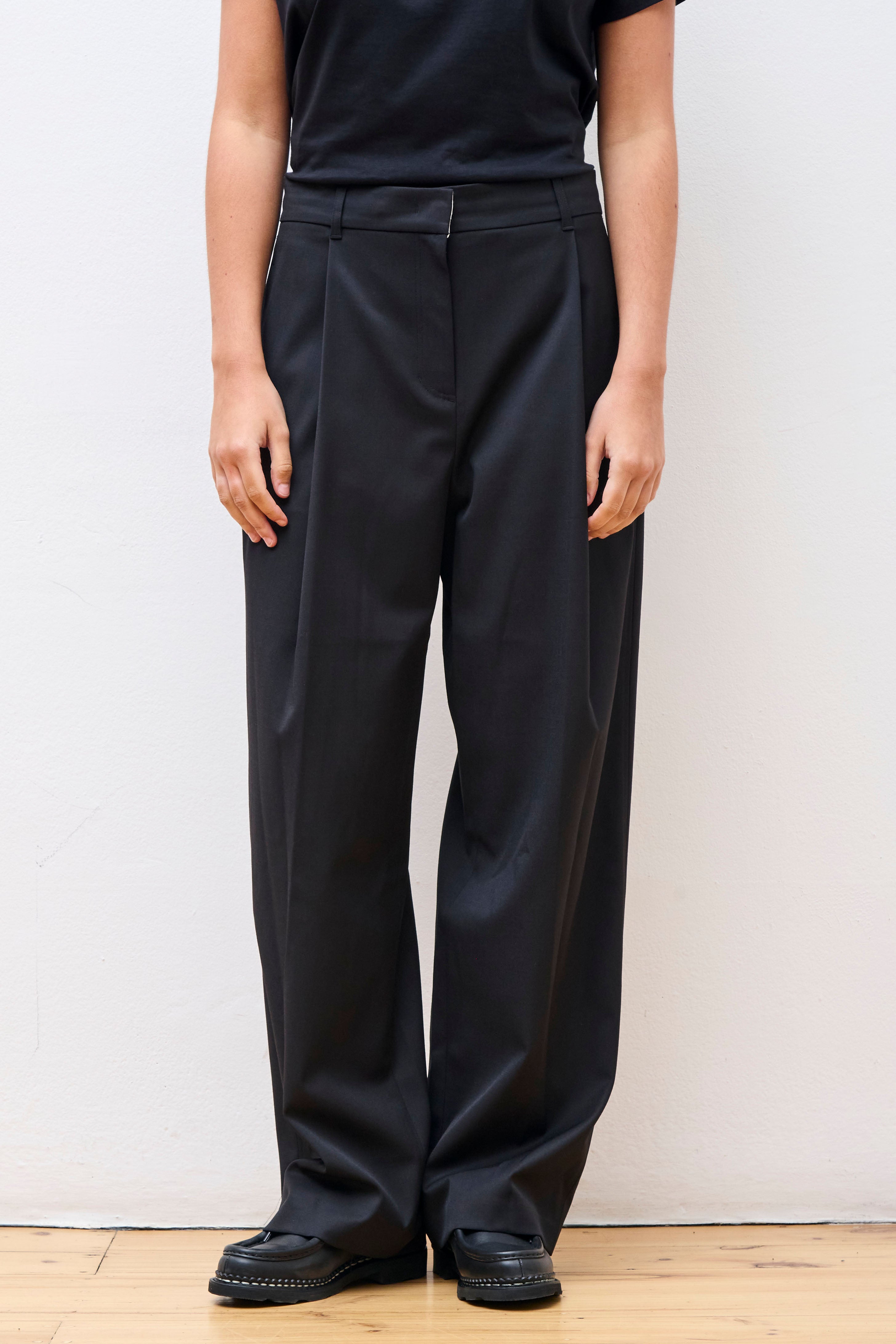 Wide Tuck Pants Black