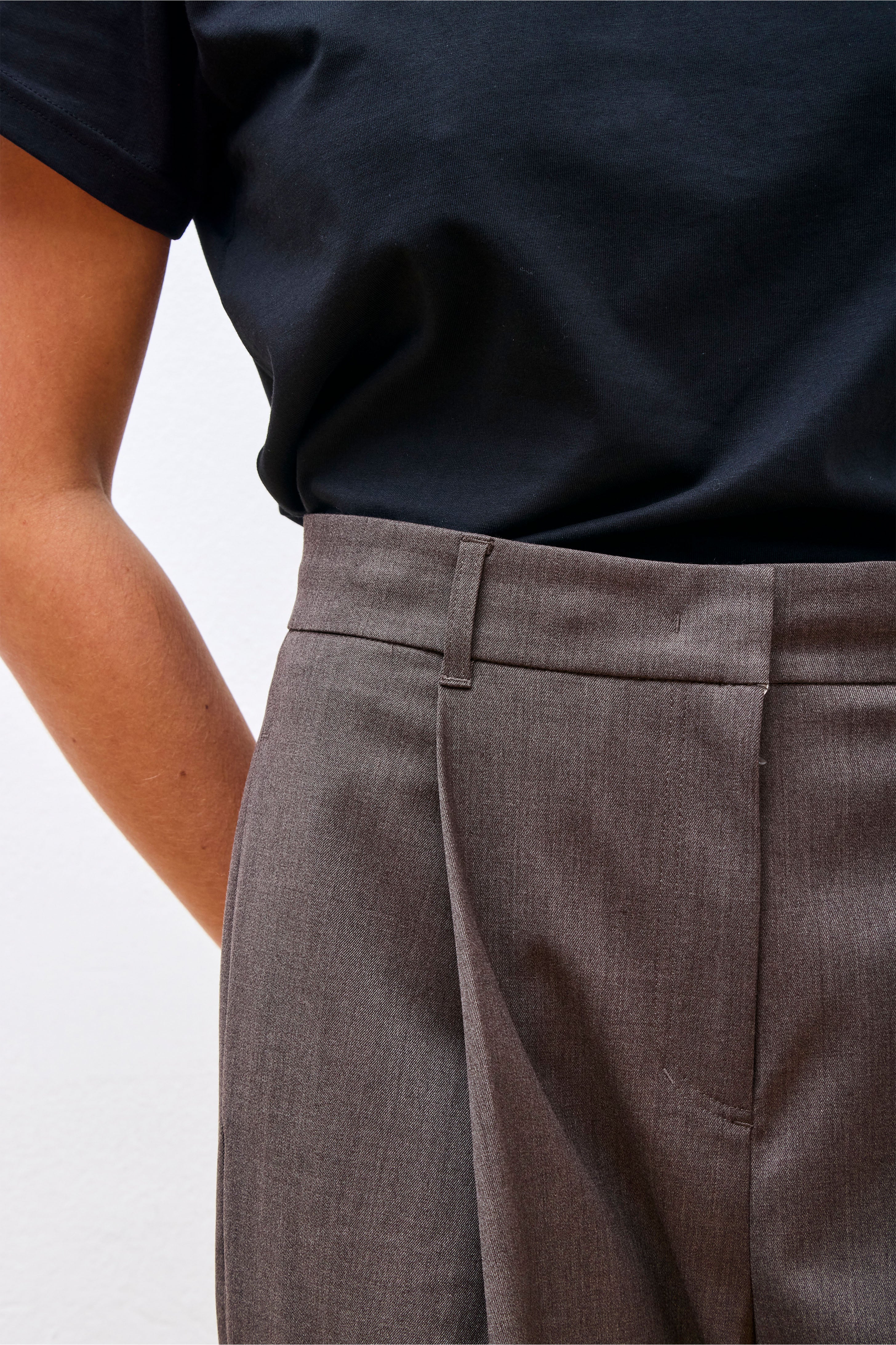 Wide Tuck Pants Brown