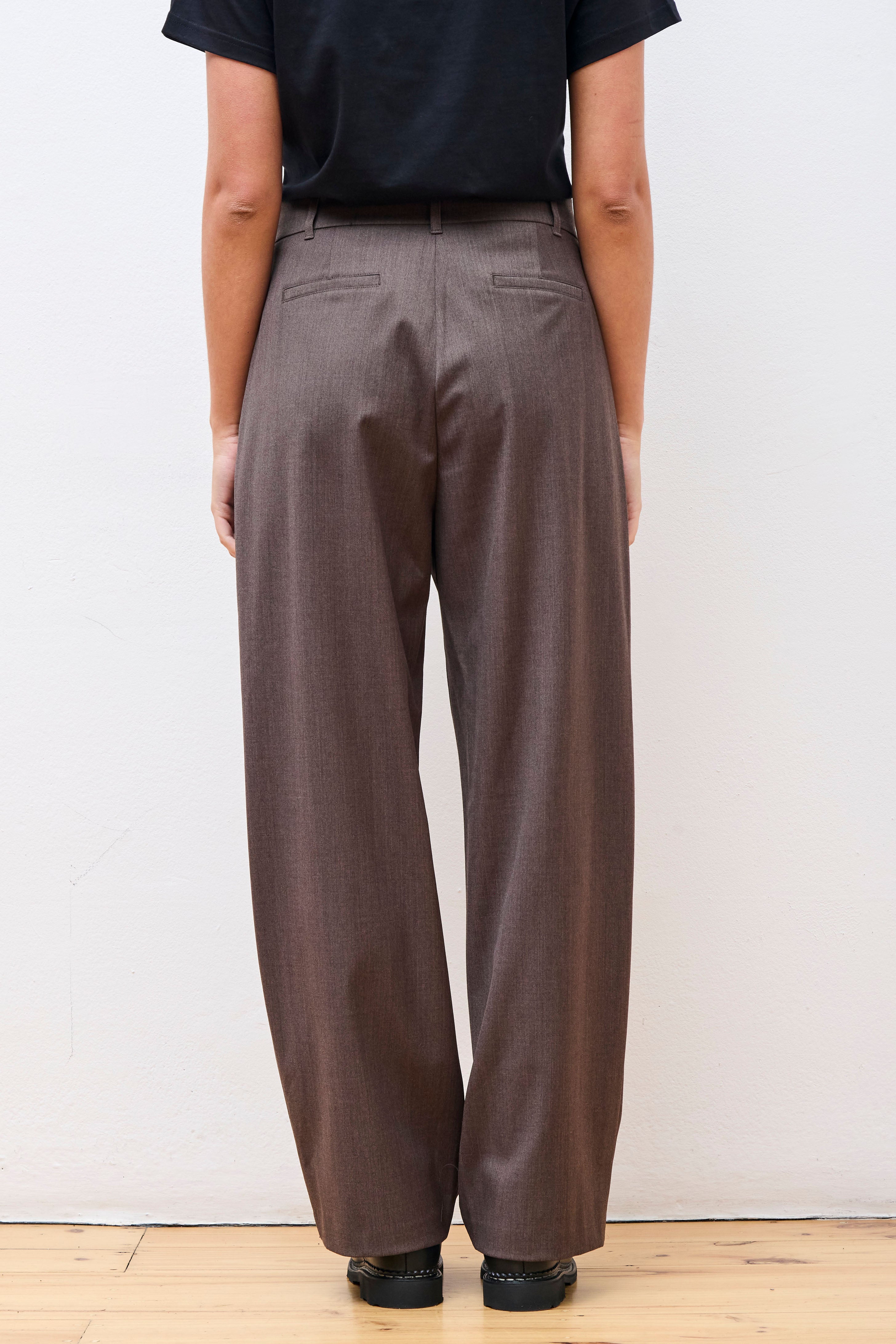 Wide Tuck Pants Brown