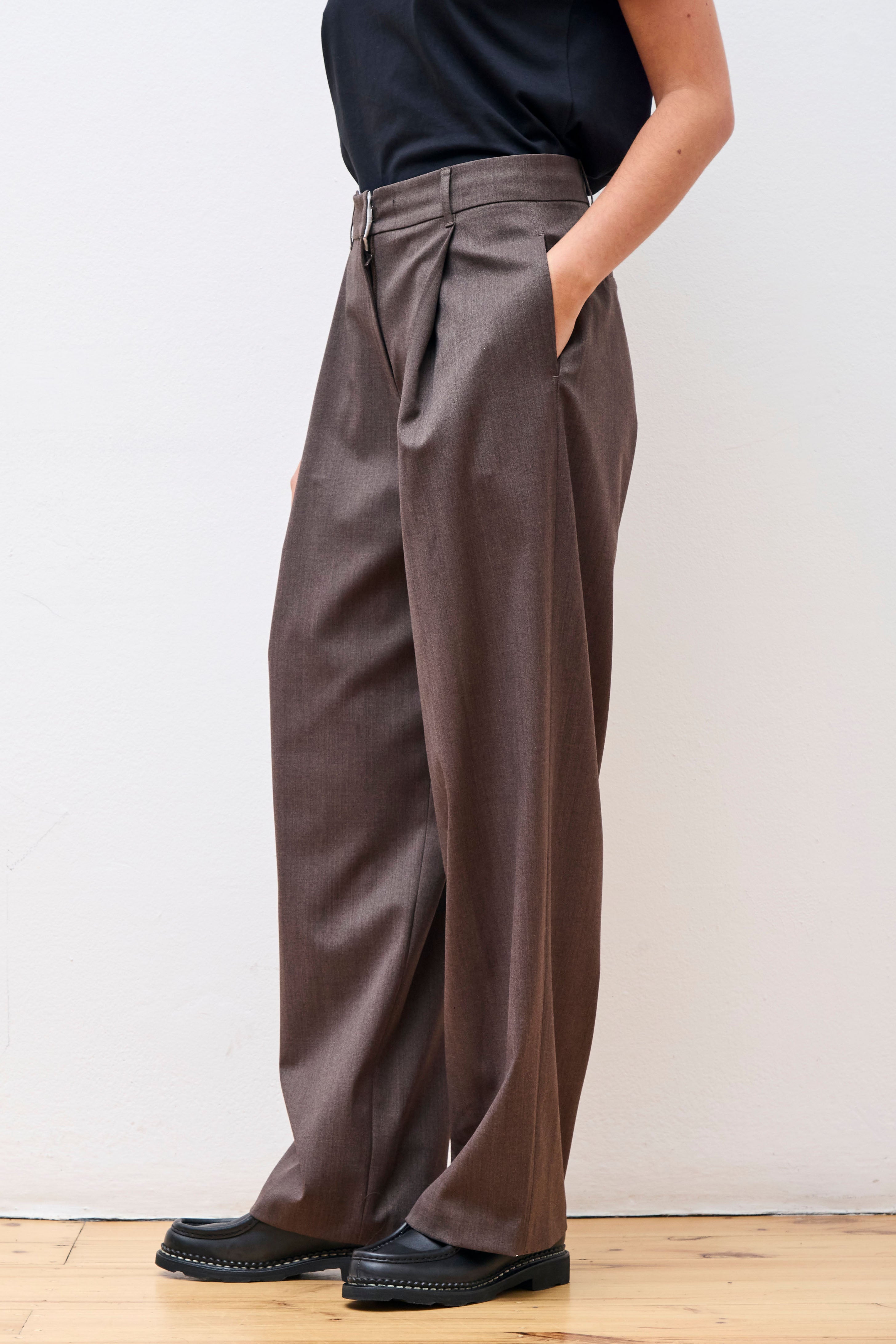 Wide Tuck Pants Brown