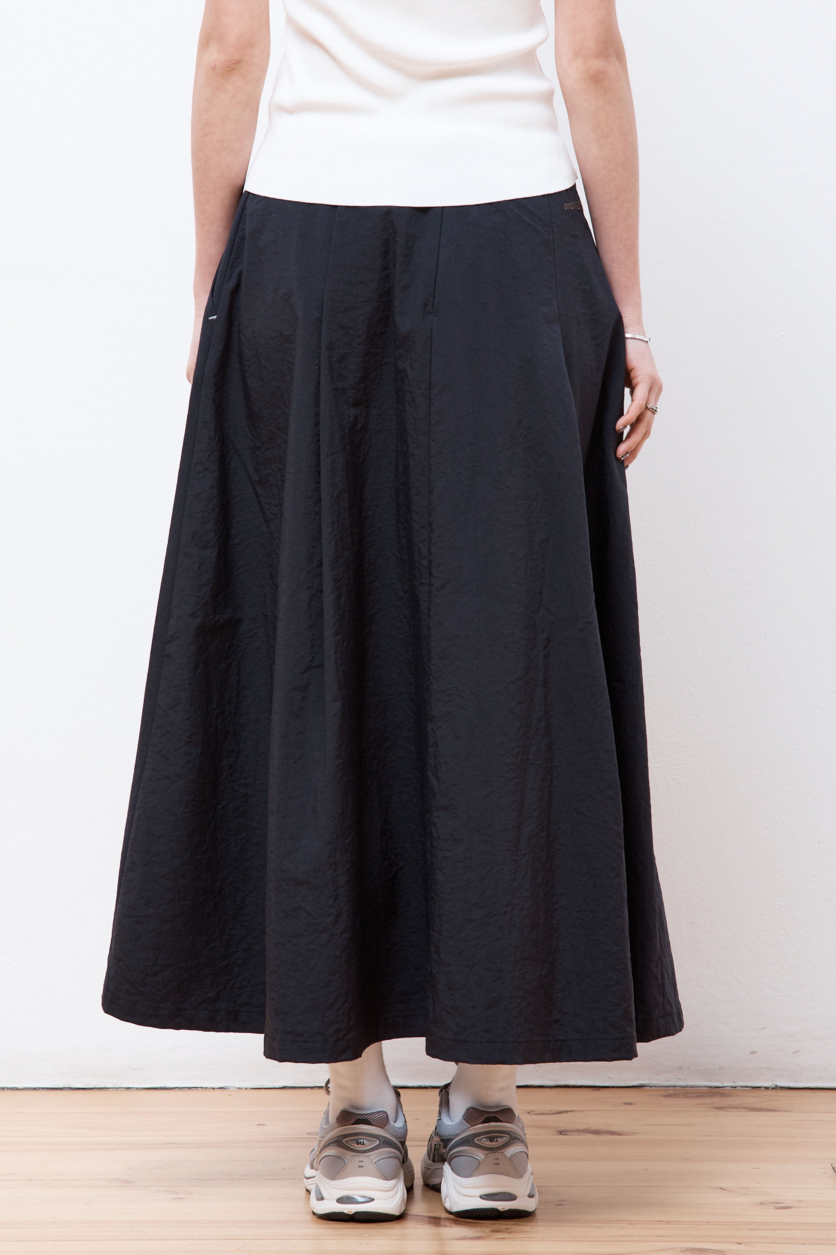 Nylon Chino Tuck Skirt (W) Black