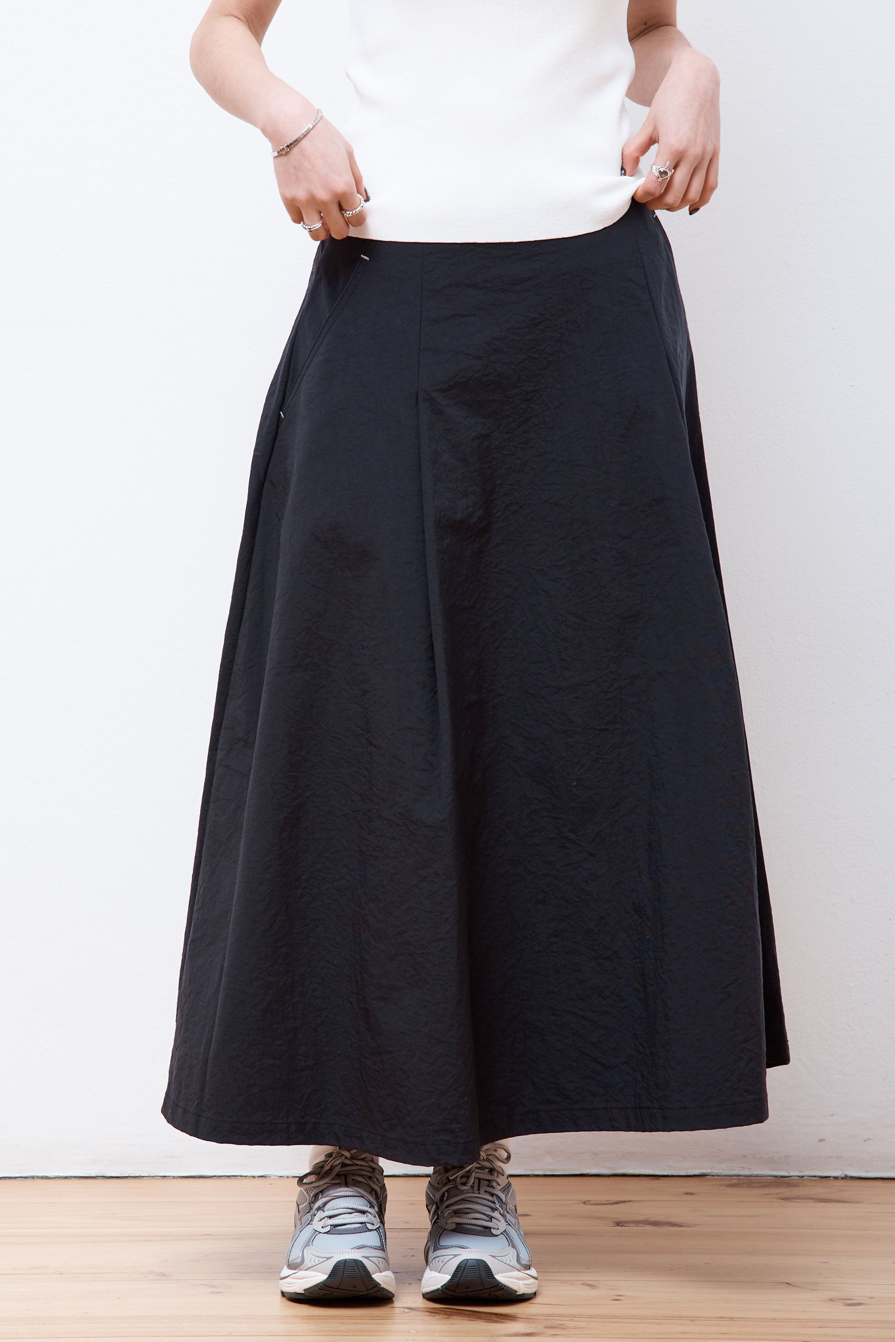 Nylon Chino Tuck Skirt (W) Black