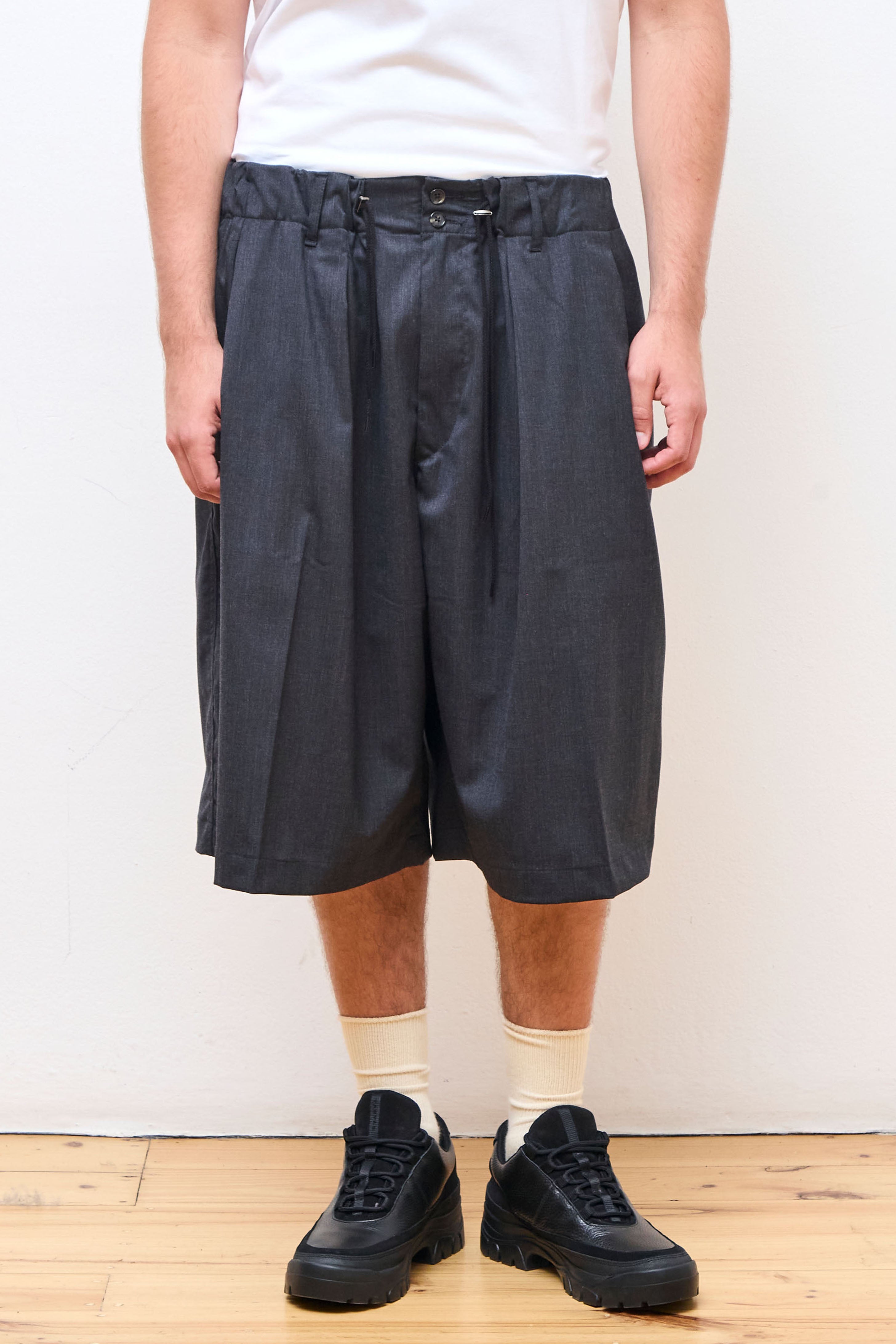 Circular Shorts Anthracite