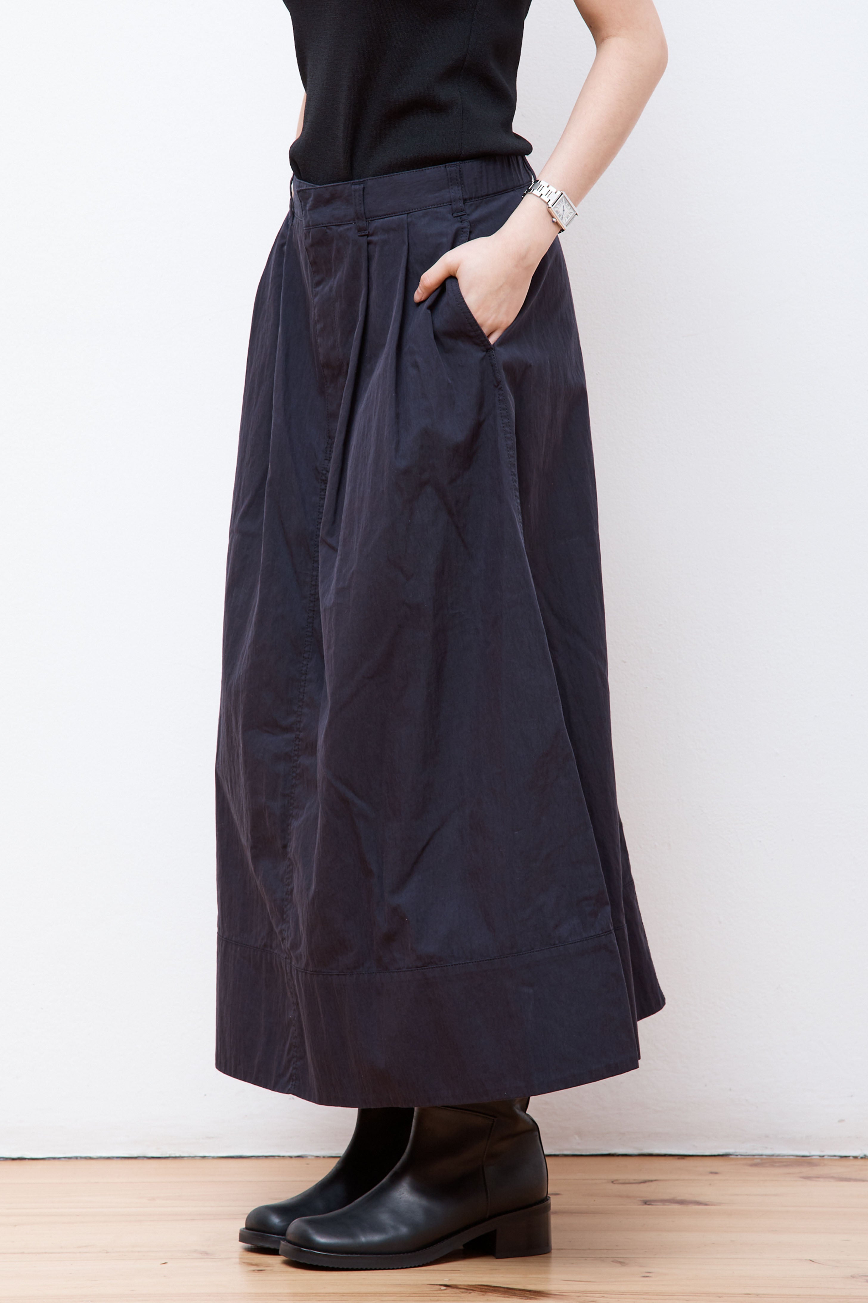 2 Tuck Skirt Navy