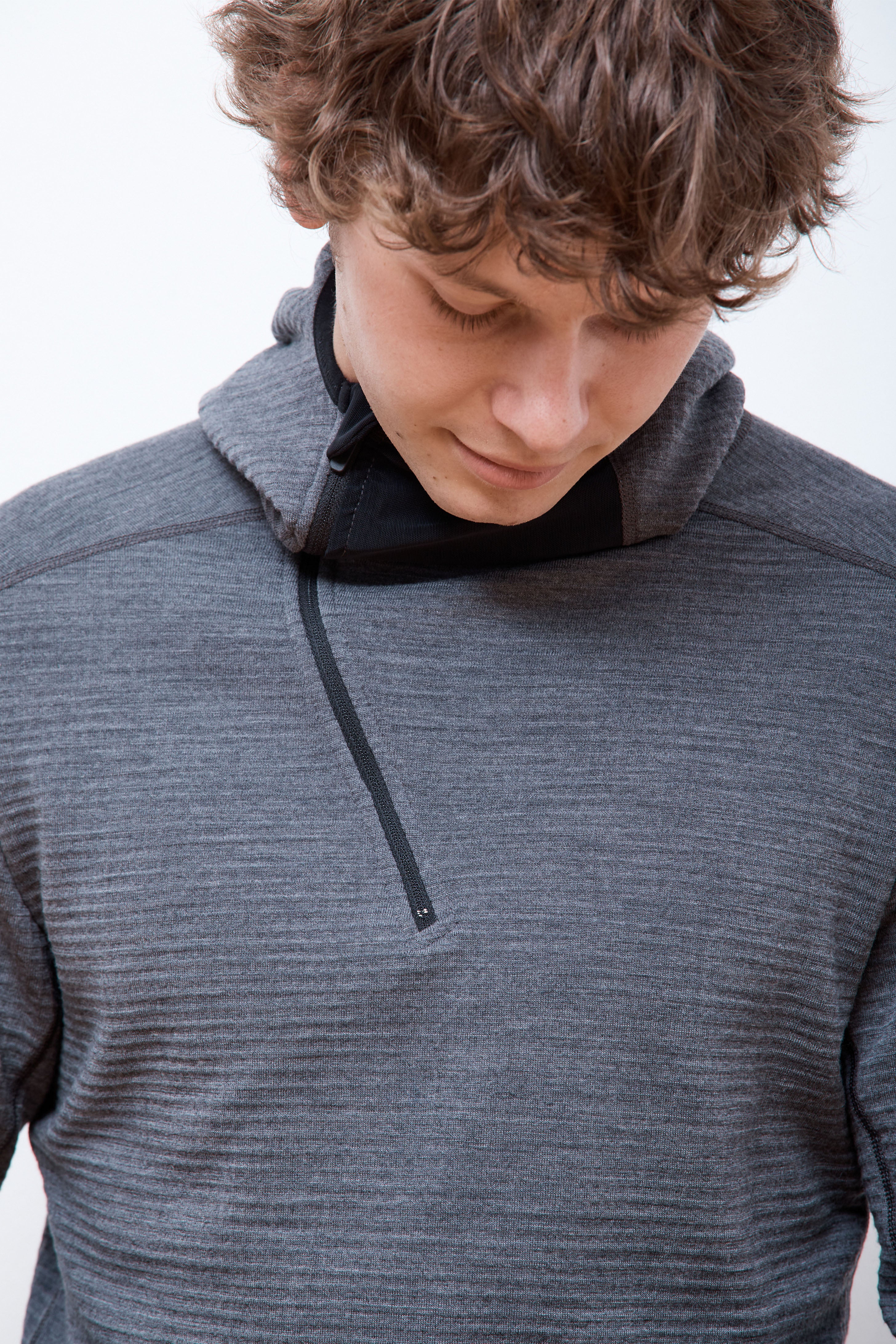 Hooded Merino Grid Fleece Carbon