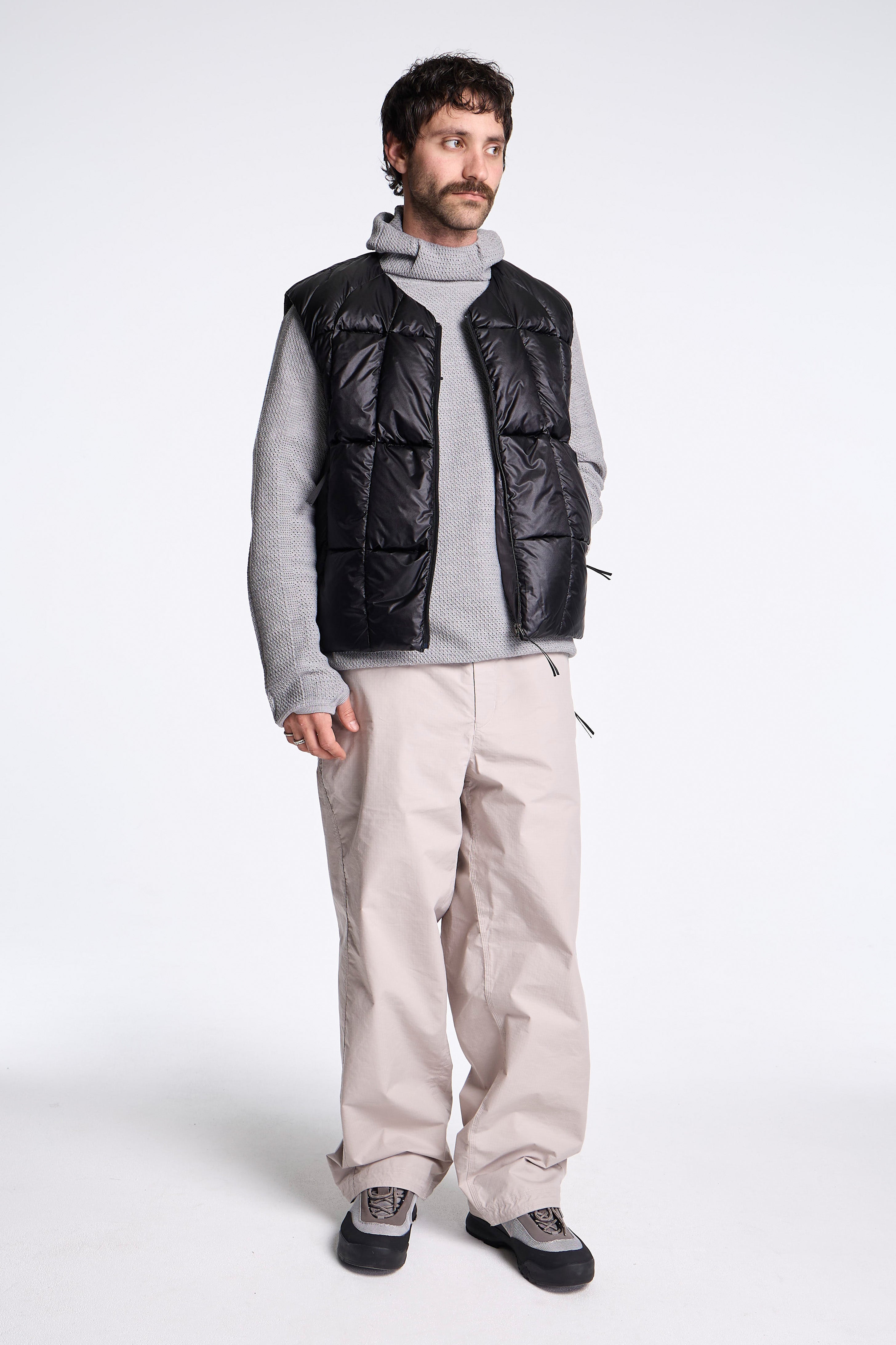 Three-Dimensional Down Light Vest Biotite