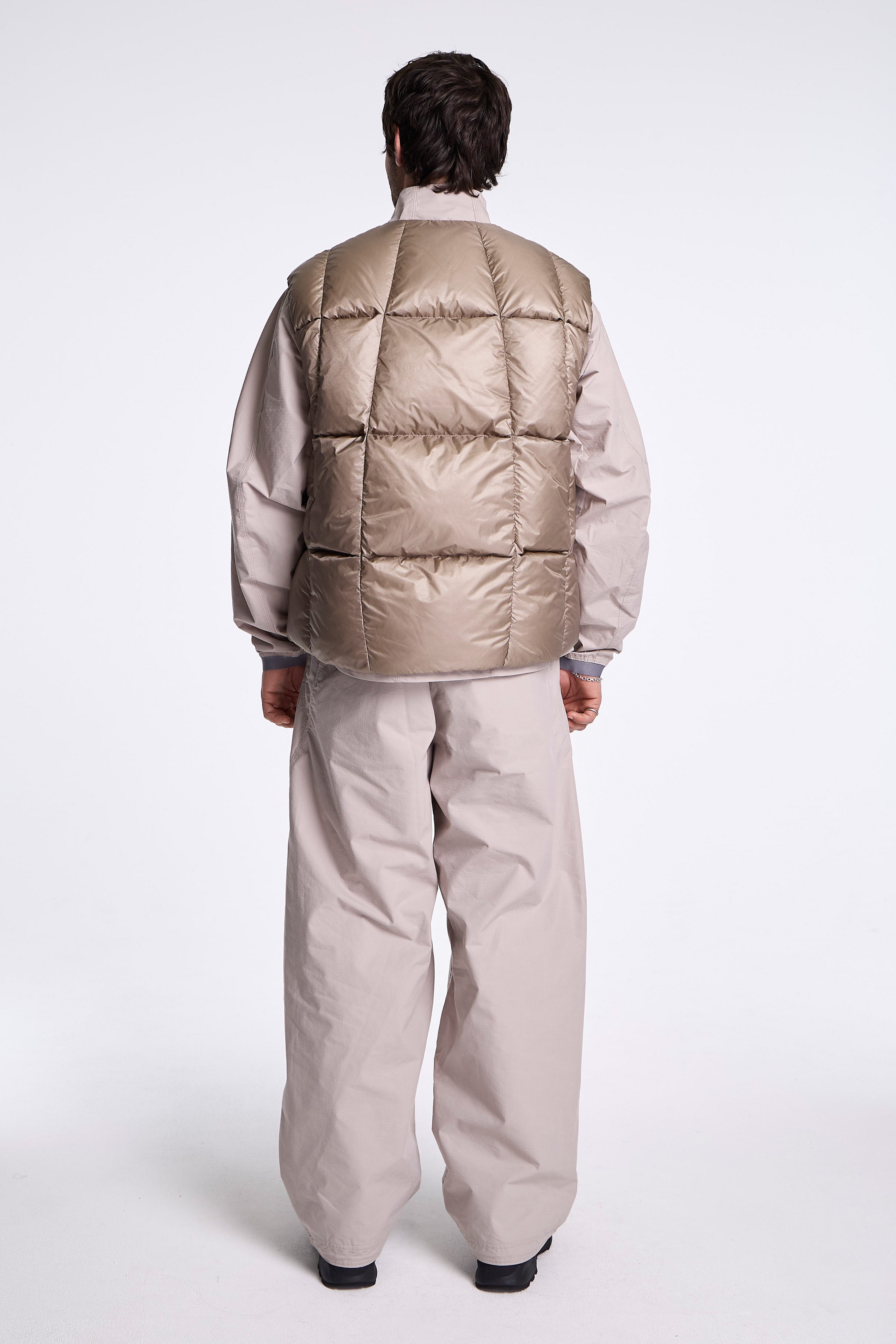 Three-Dimensional Down Light Vest Dune