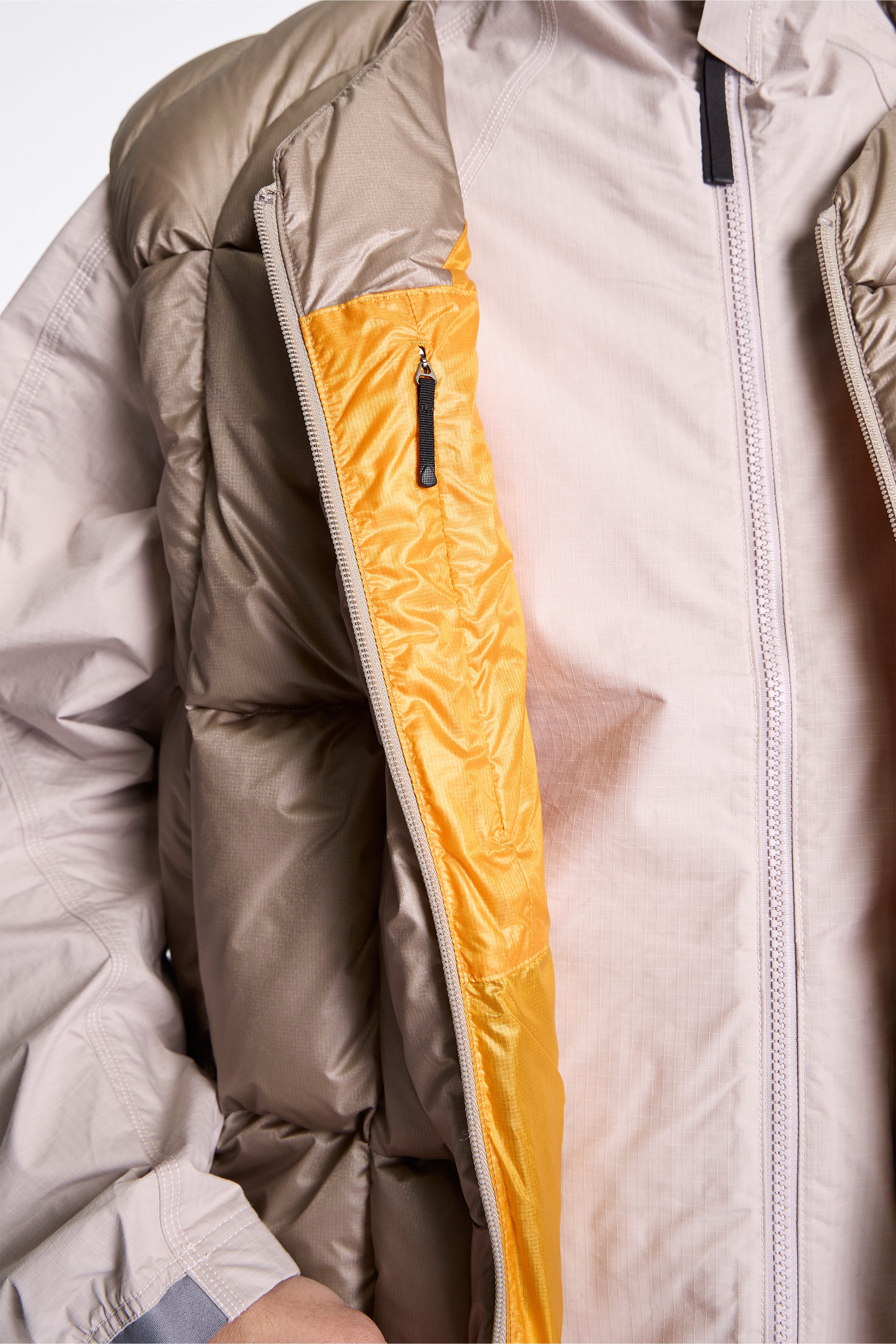 Three-Dimensional Down Light Vest Dune