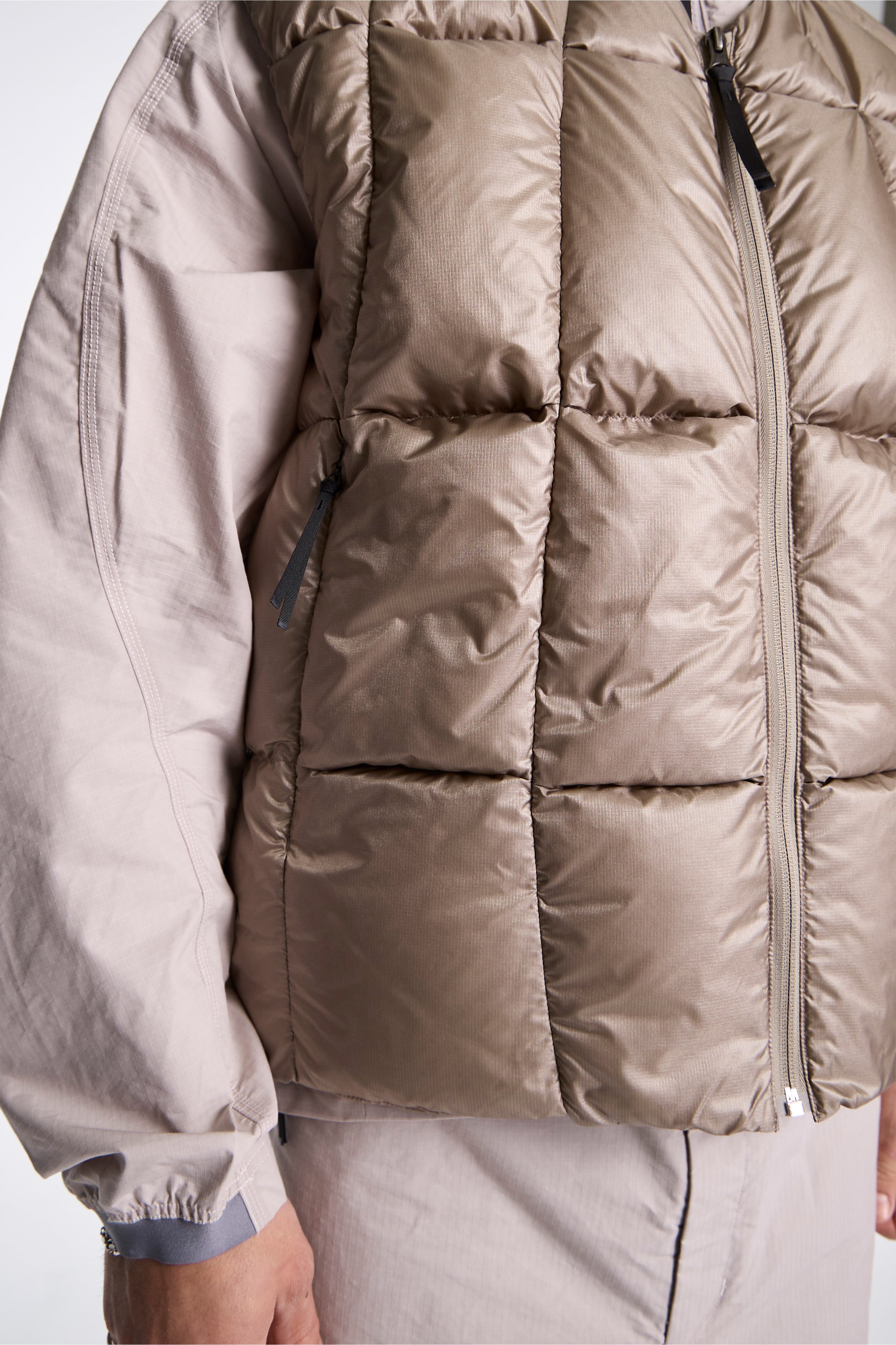 Three-Dimensional Down Light Vest Dune