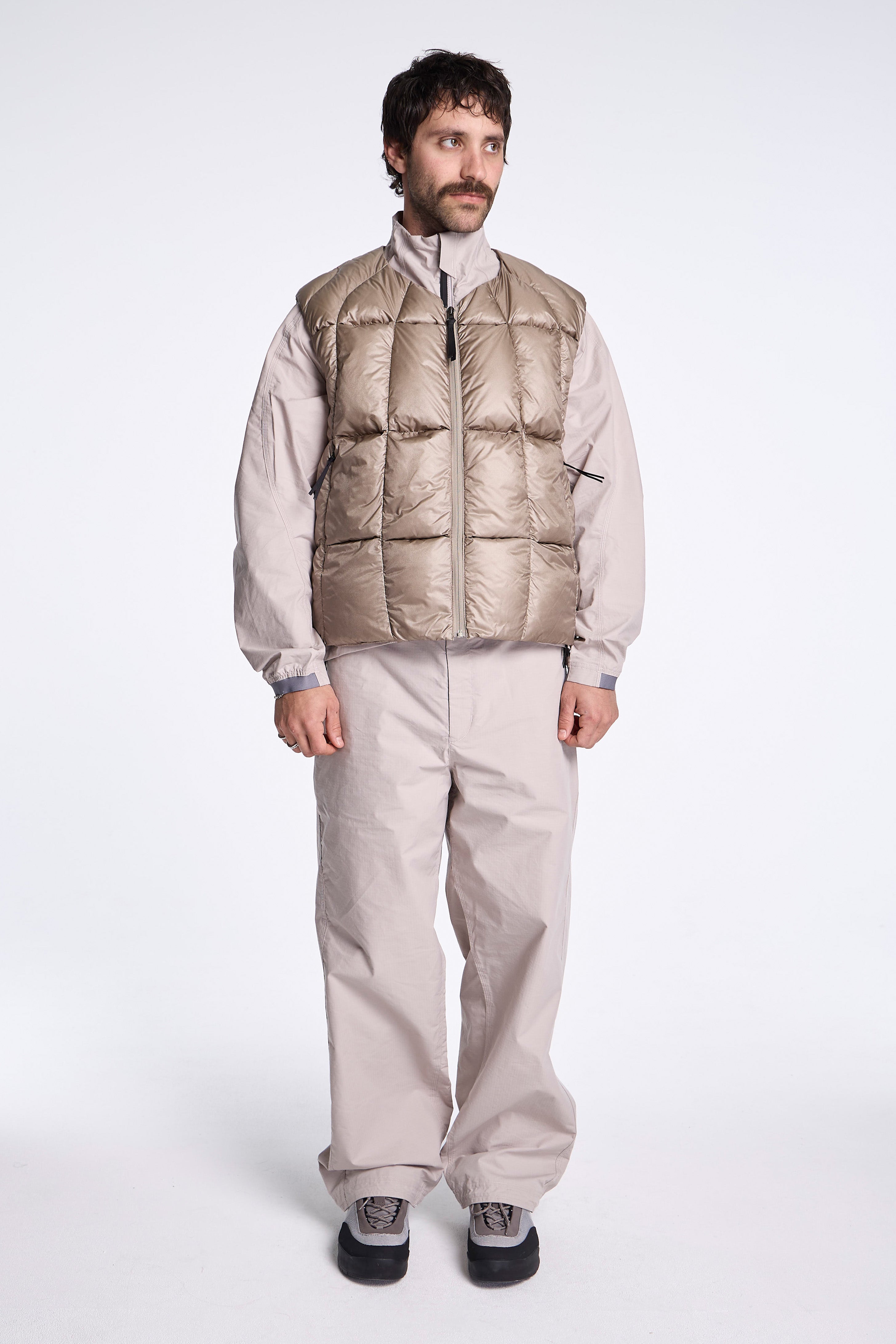 Three-Dimensional Down Light Vest Dune