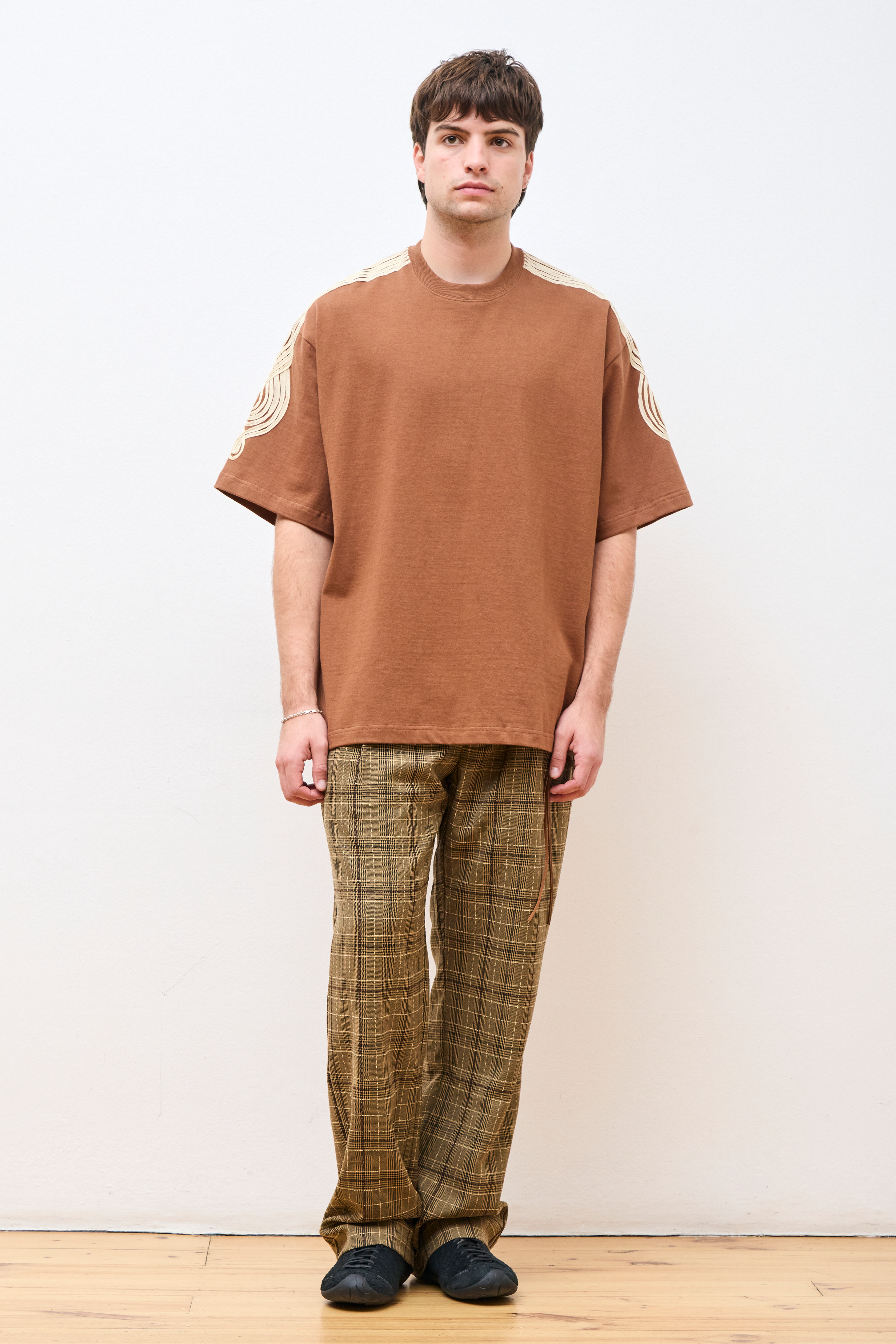 "Appliqué" Gym Tee Brown