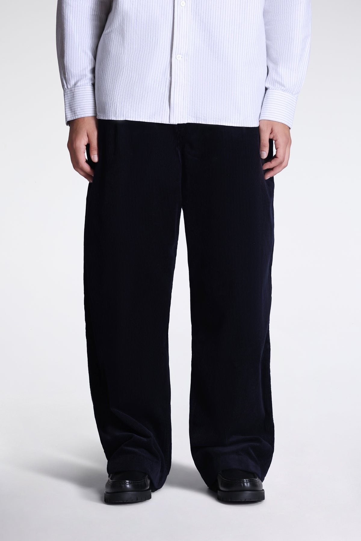 Volda Pleated Corduroy Trouser Dark Navy