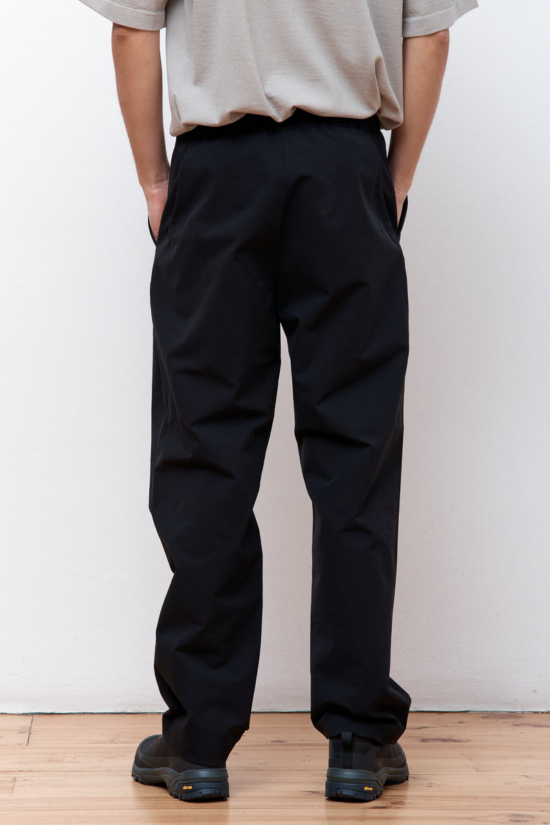 One Tuck Tapered Stretch Pant Black