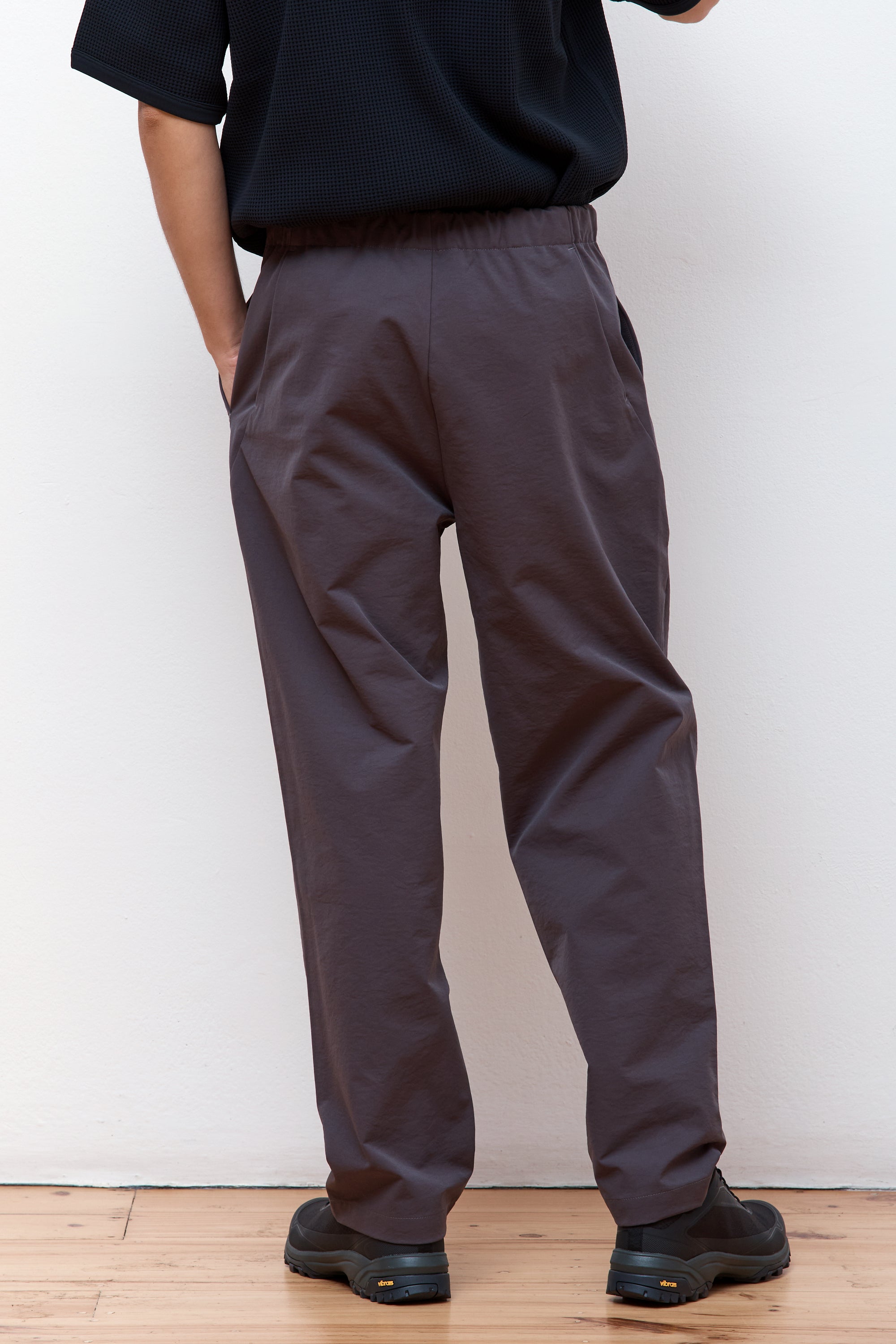 One Tuck Tapered Stretch Pant Asphalt