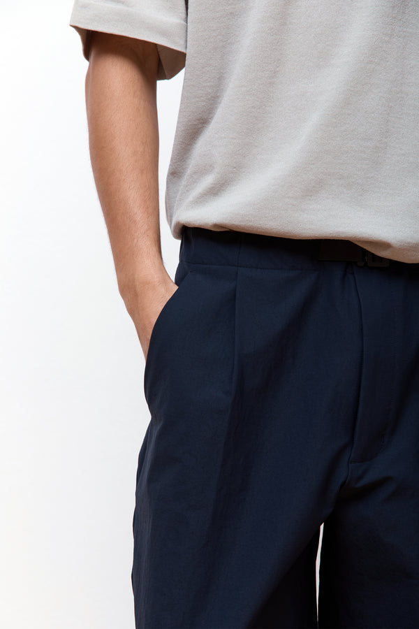 One Tuck Tapered Ankle Pant Dark Navy