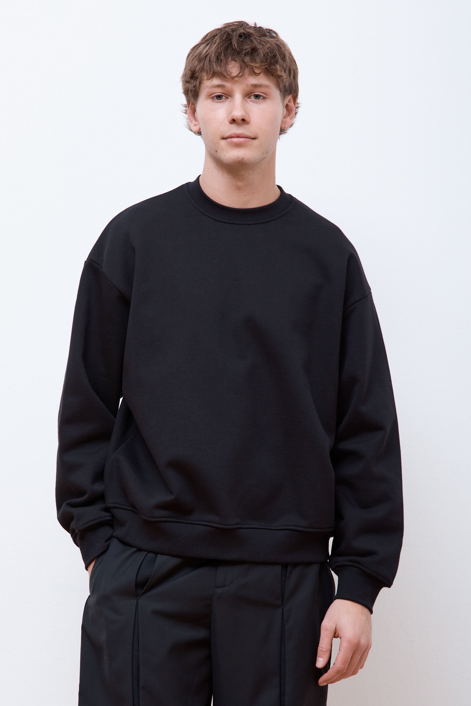 Apeture Jumper Black