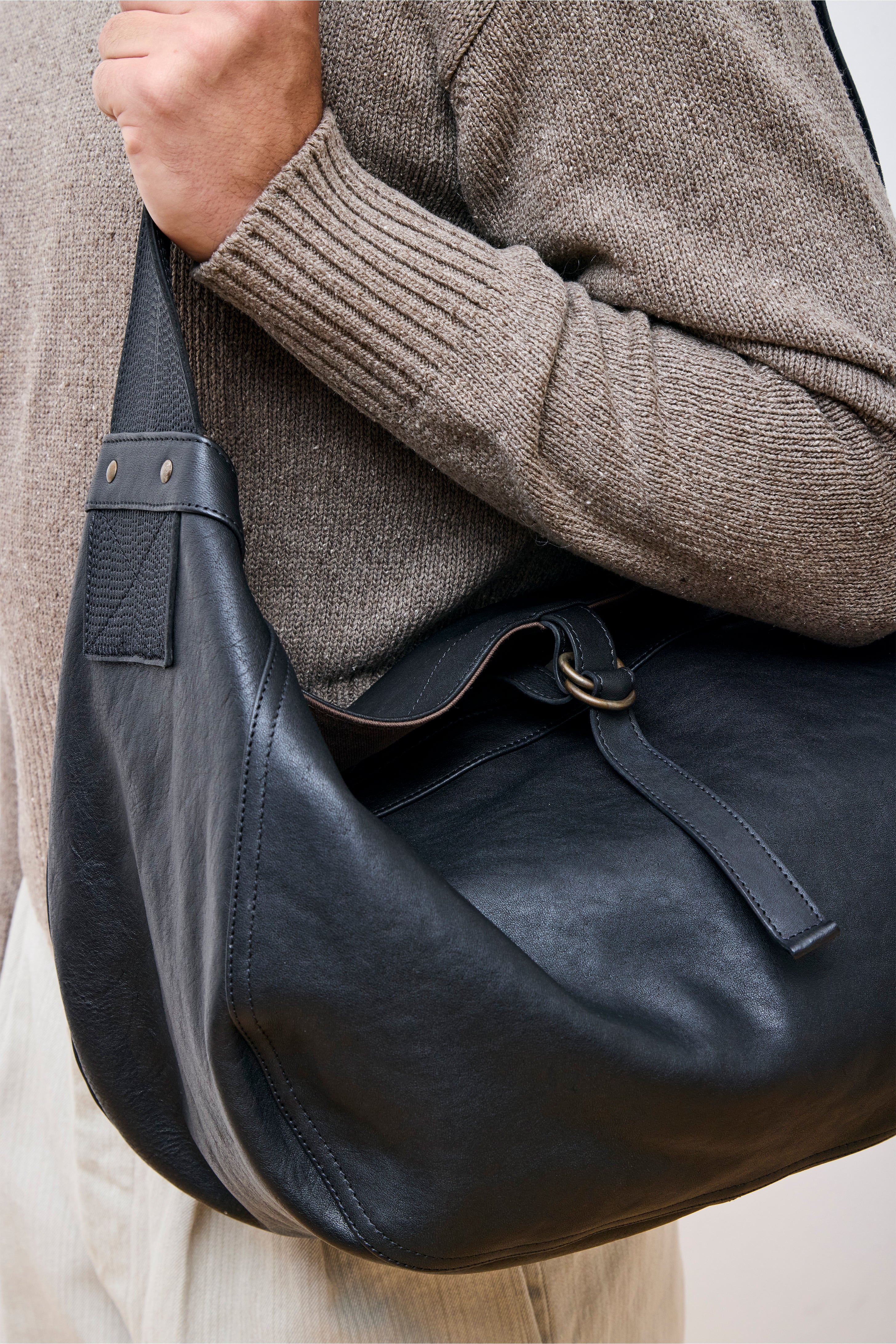 Lot.004 Newsboy Bag Black Leather