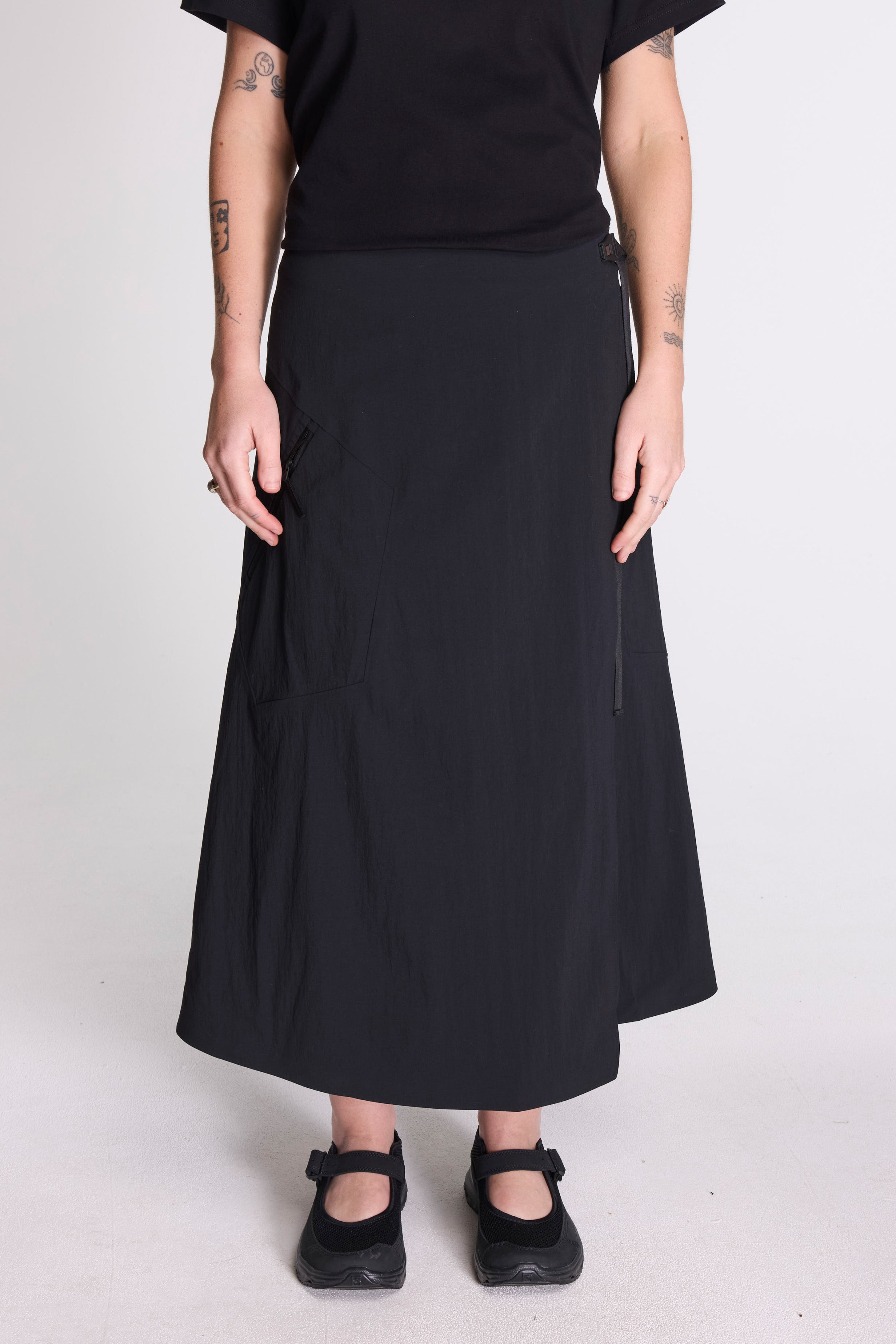 Veilance Lota Skirt W Black