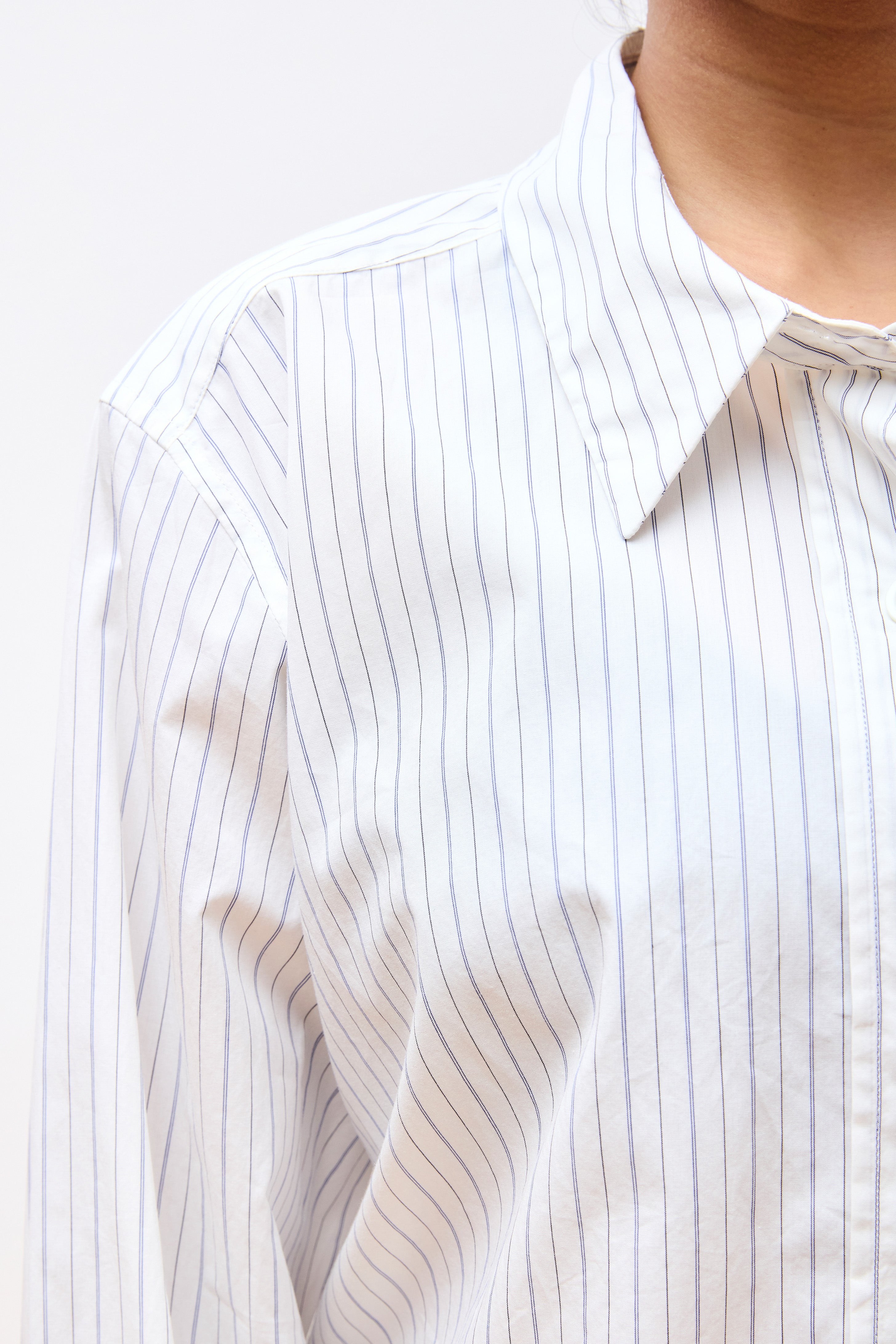 Simple Shirt White/Blue/Black