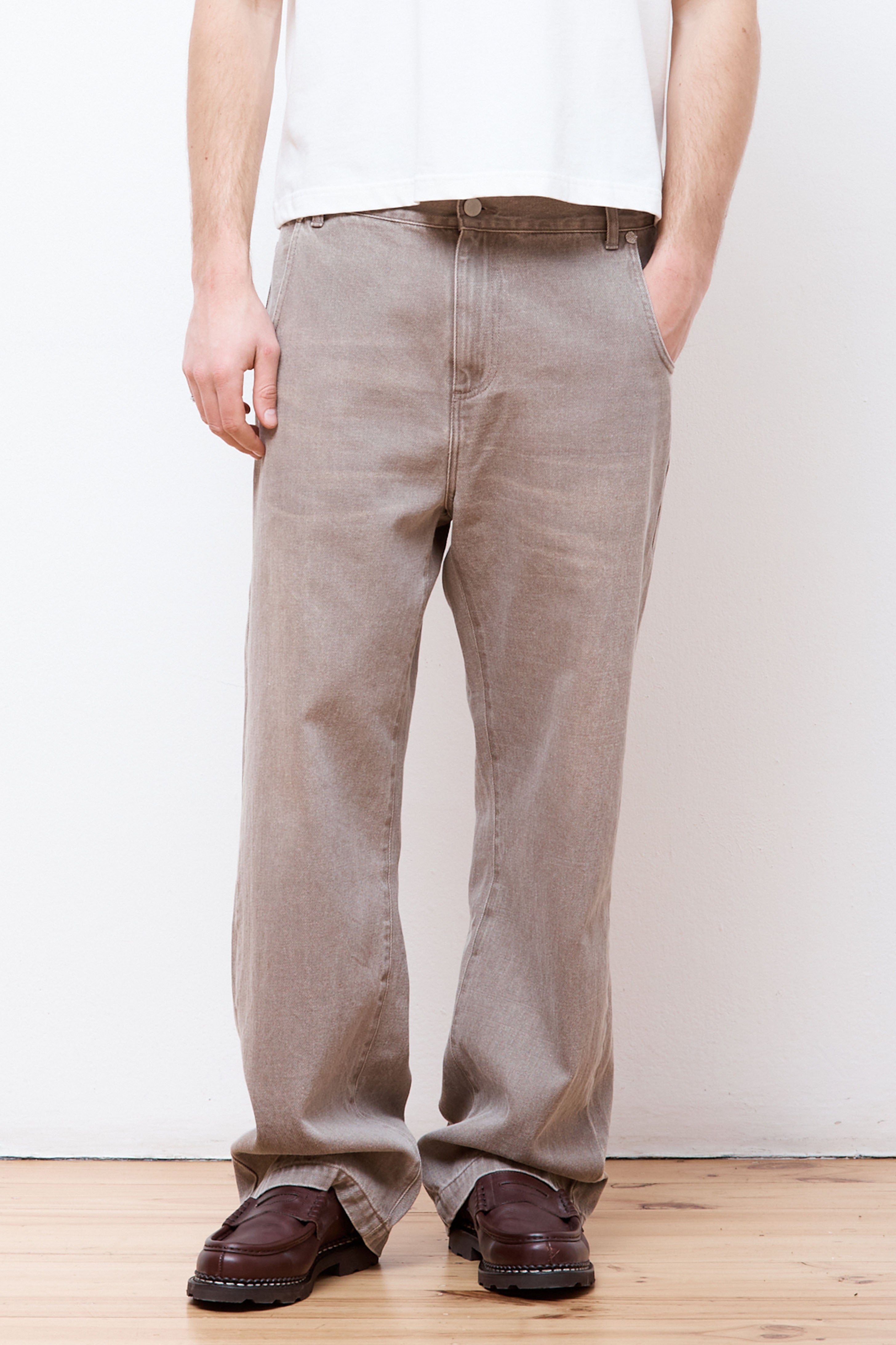 Straight Cut Rivet Jeans Washed Brown