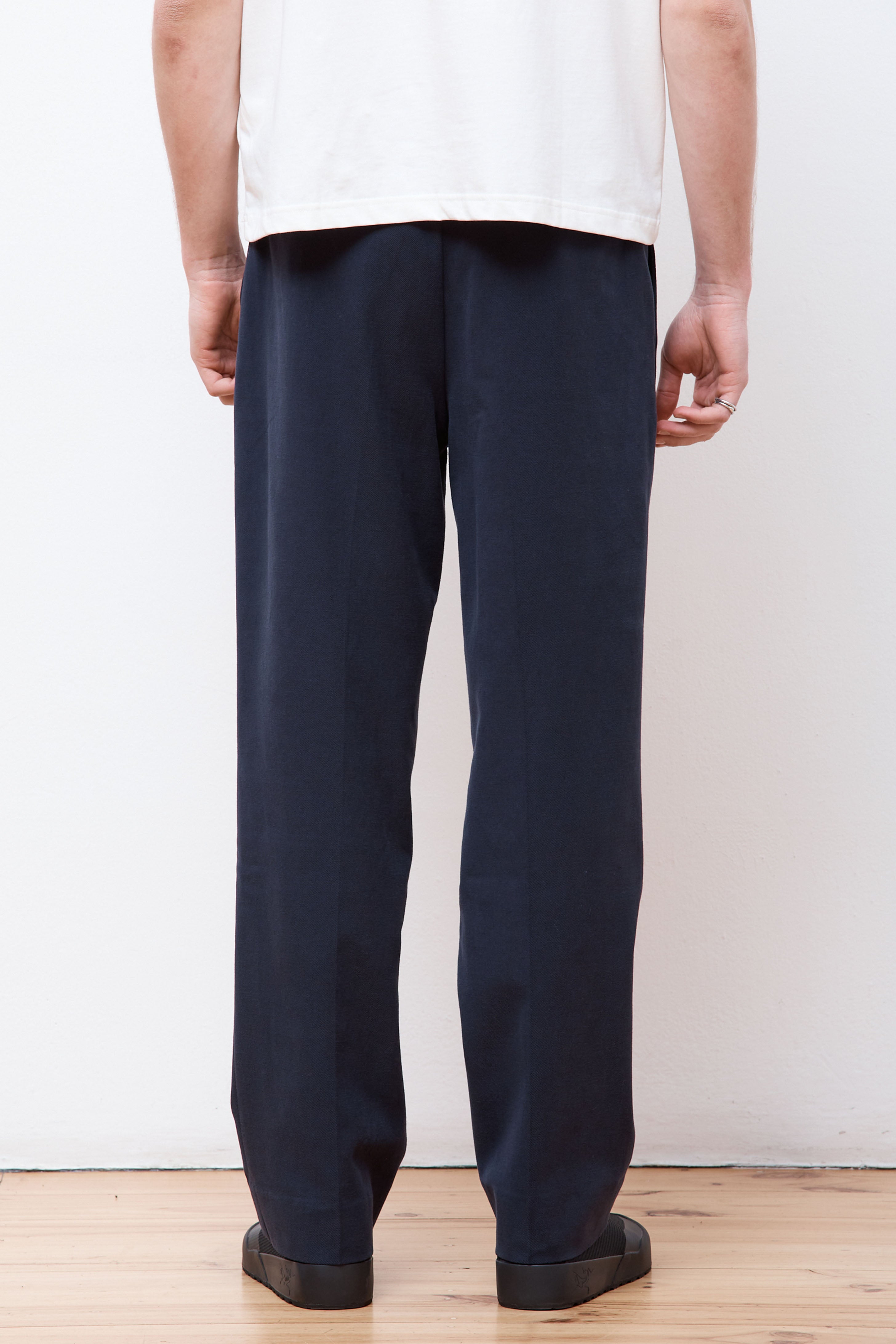 Benn Relaxed Cotton Wool Twill Pleated Trouser Dark Navy