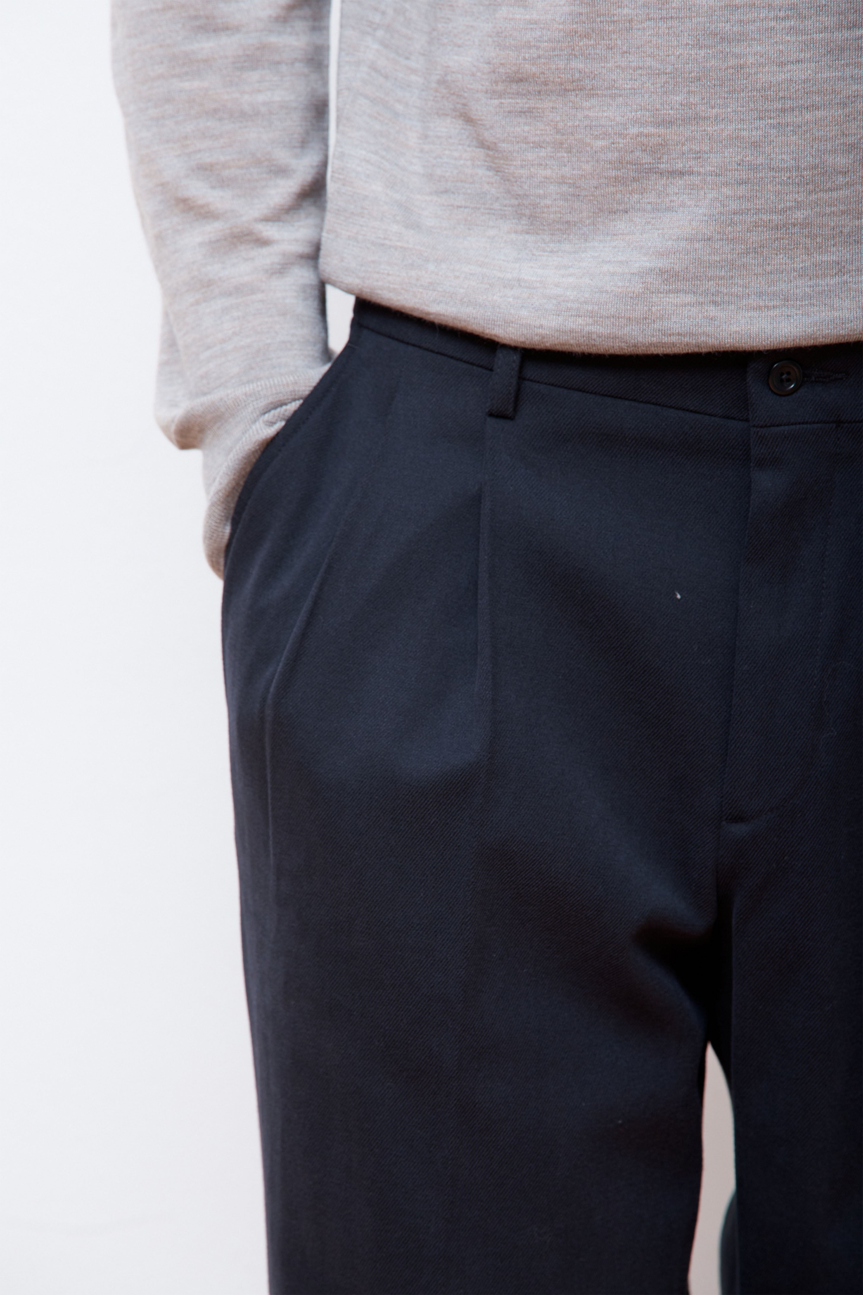 Benn Relaxed Cotton Wool Twill Pleated Trouser Black