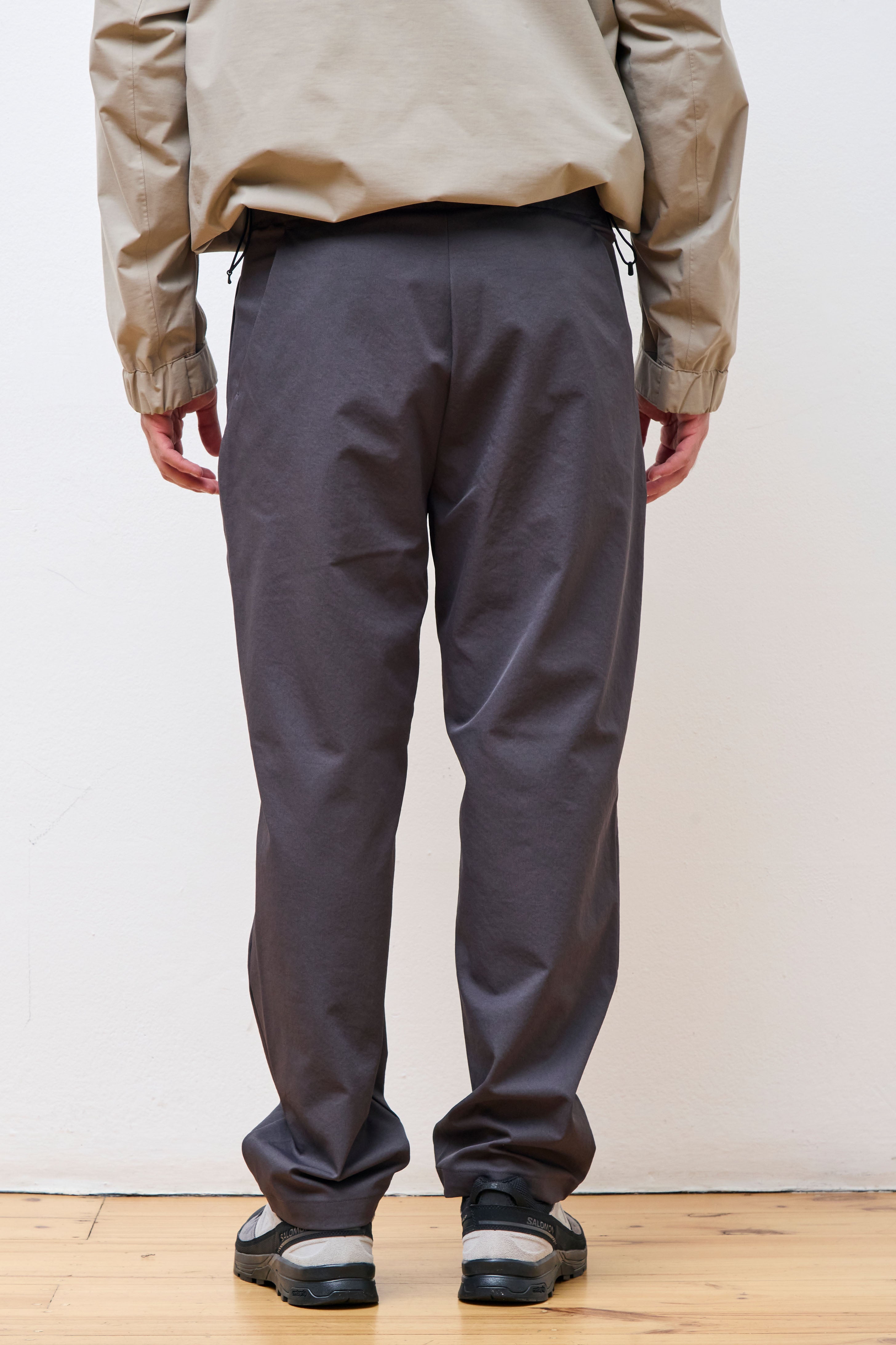 One Tuck Tapered Stretch Pants Deep Charcoal