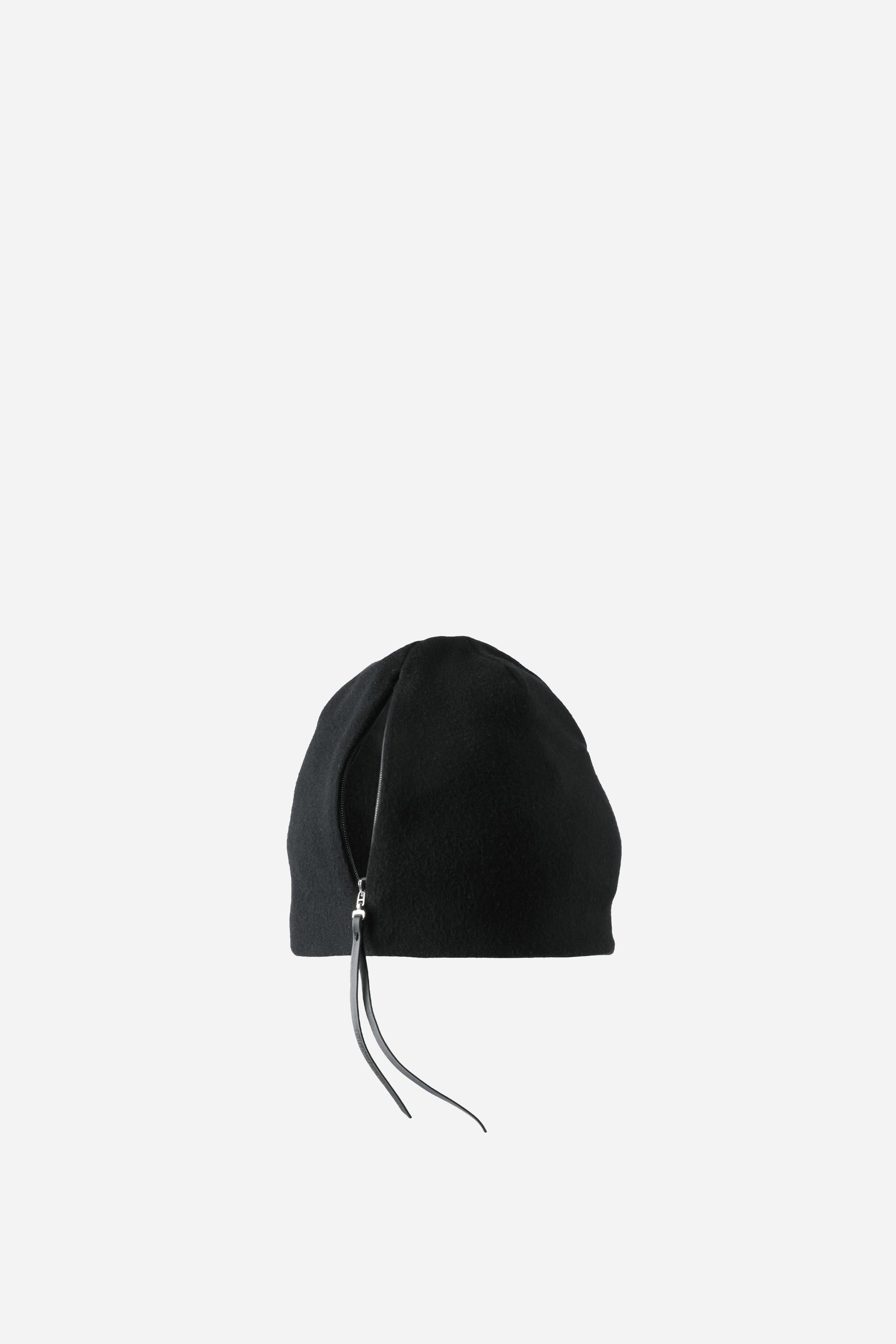 8.0 Beanie Center Black