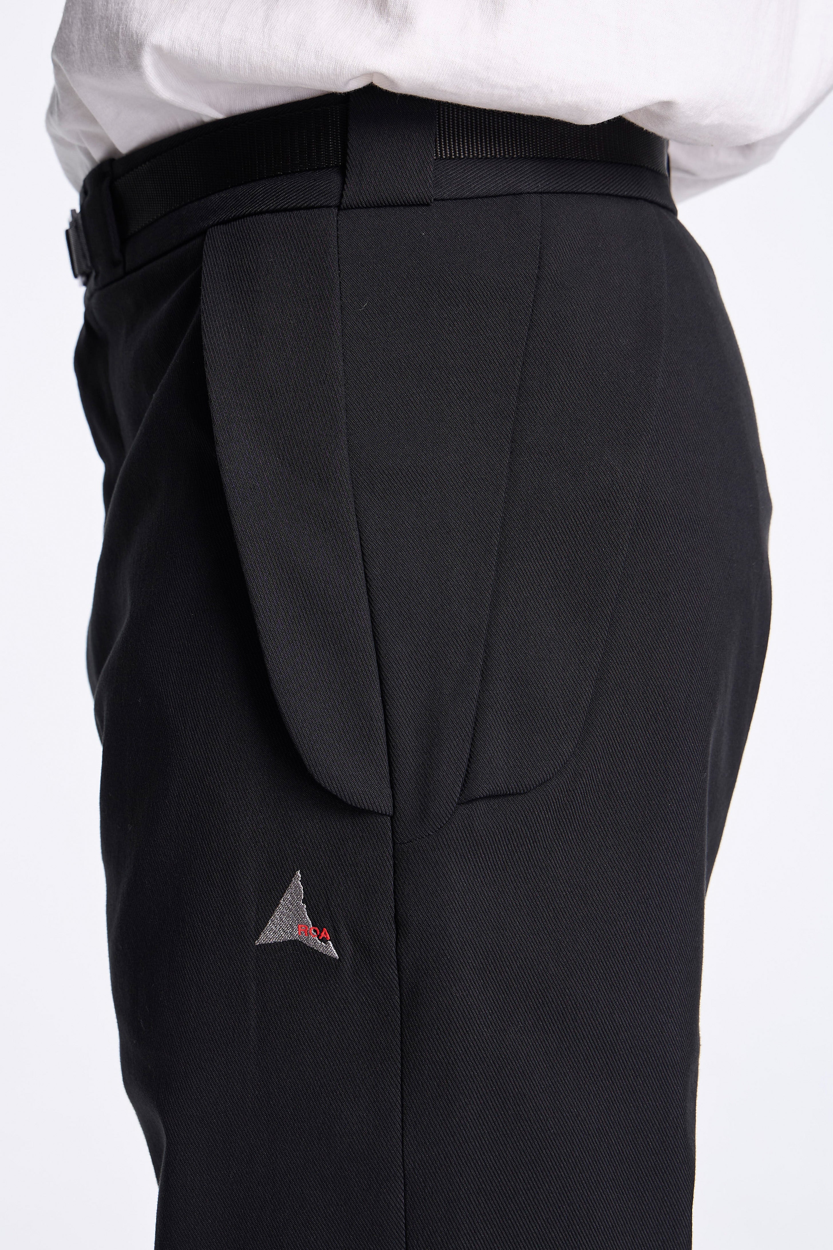 ROA Buckle Chino Black