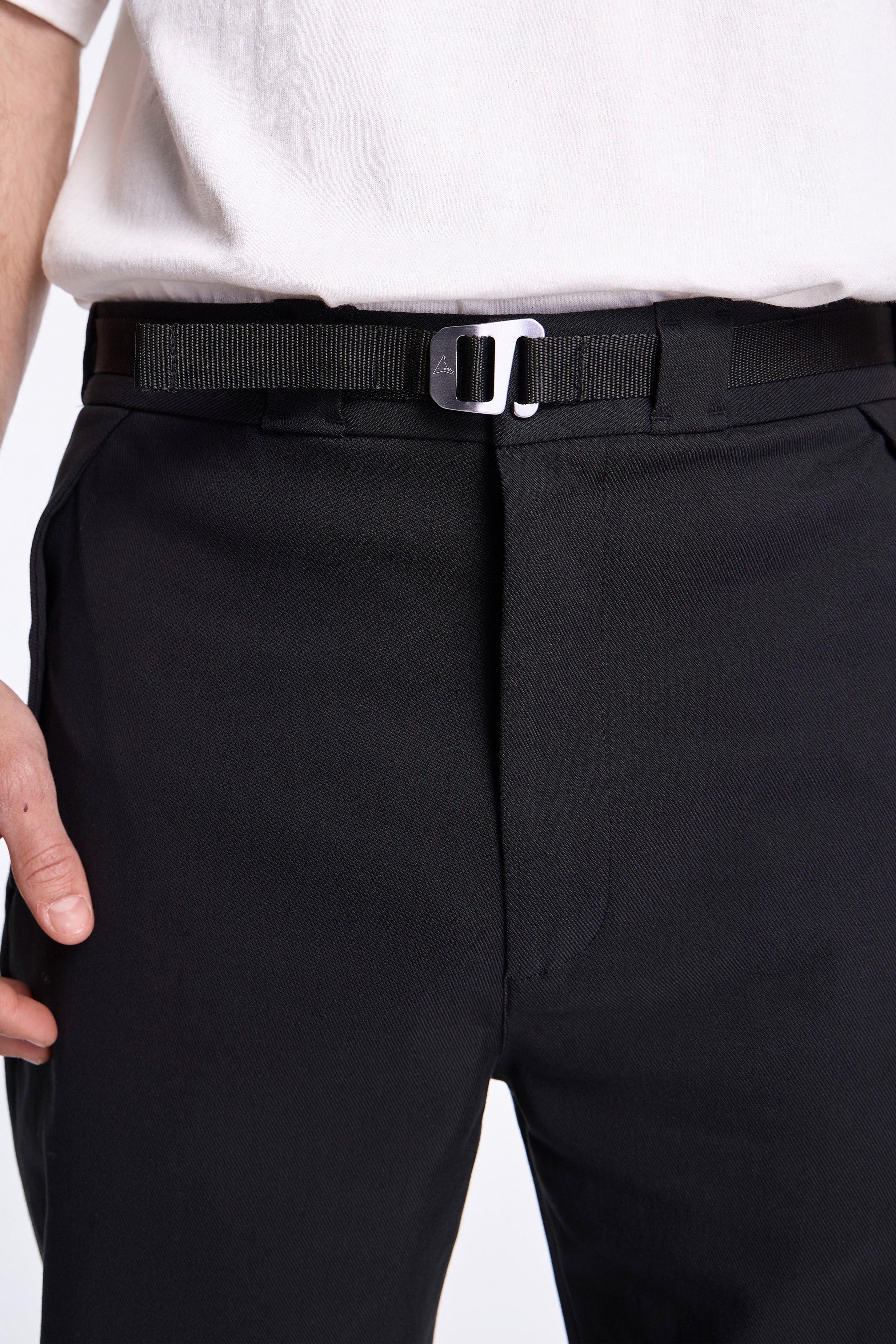ROA Buckle Chino Black