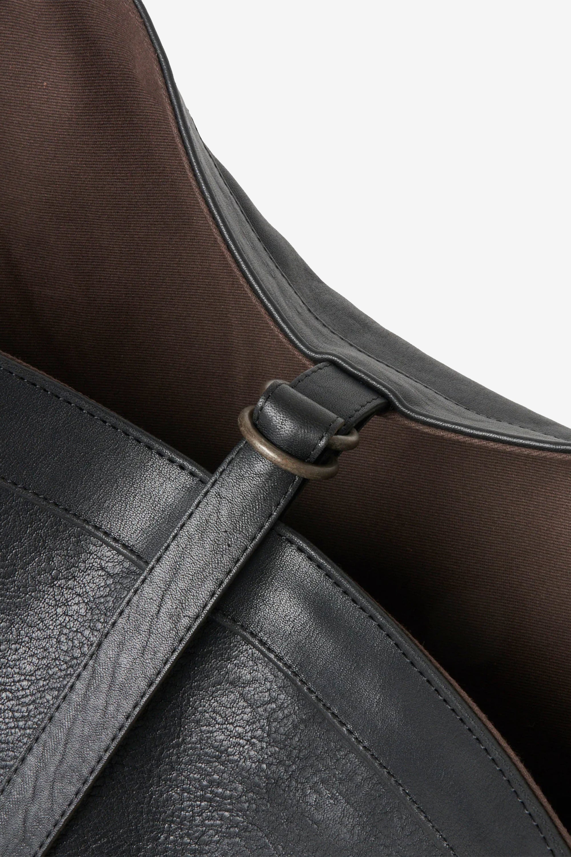 T.T Lot.004 Newsboy Bag Black Leather