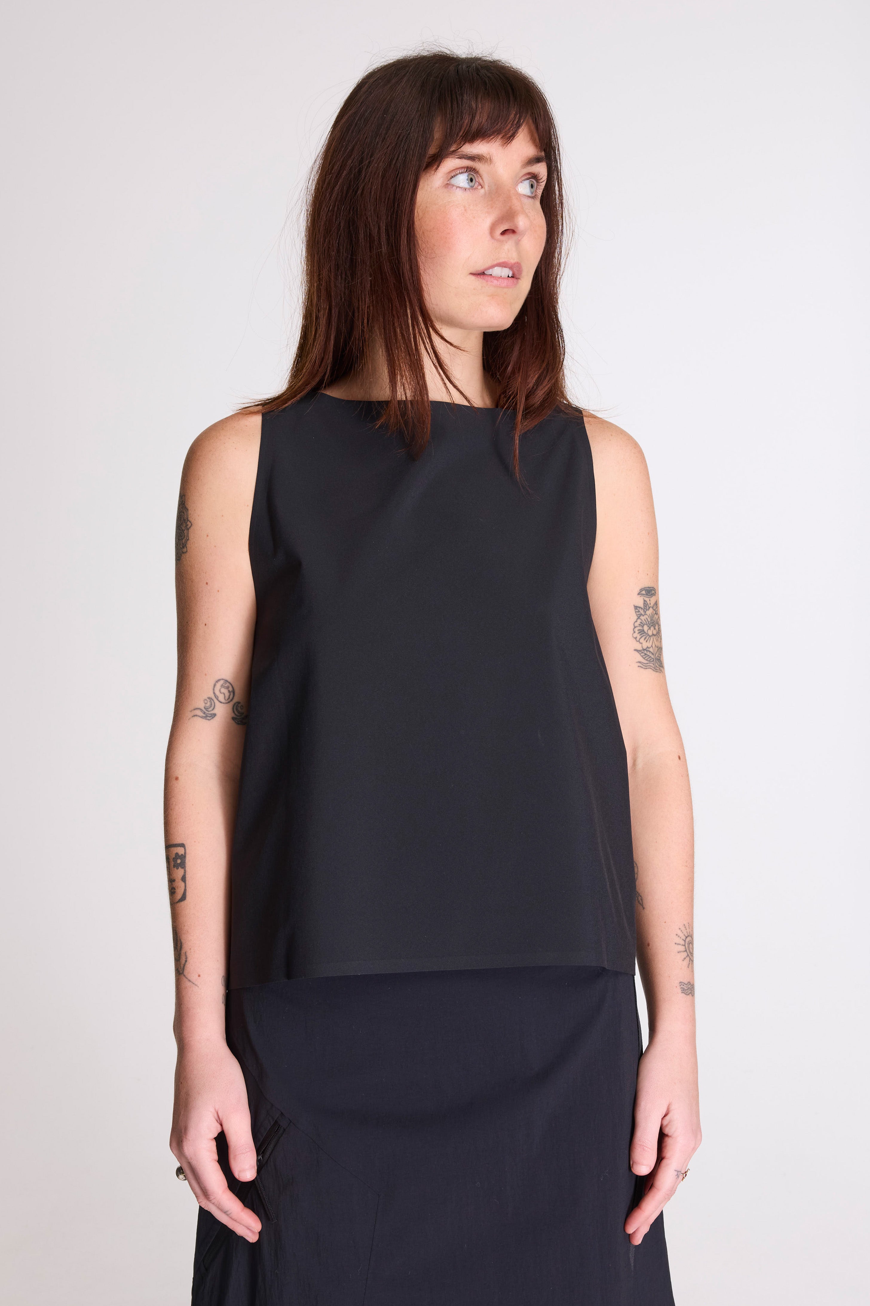 Eave Tank W Black