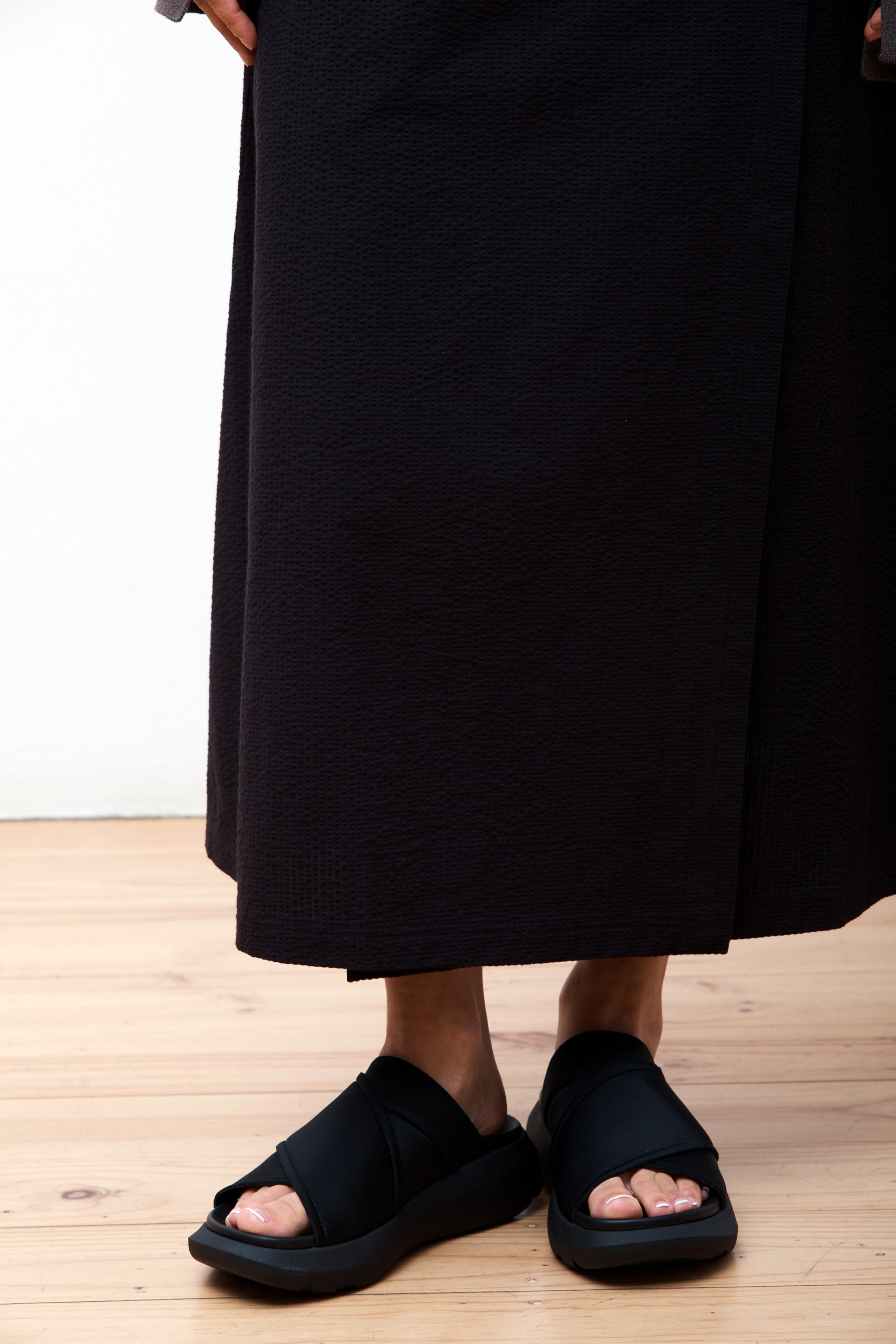 Textured Wrap Skirt Black Seersucker