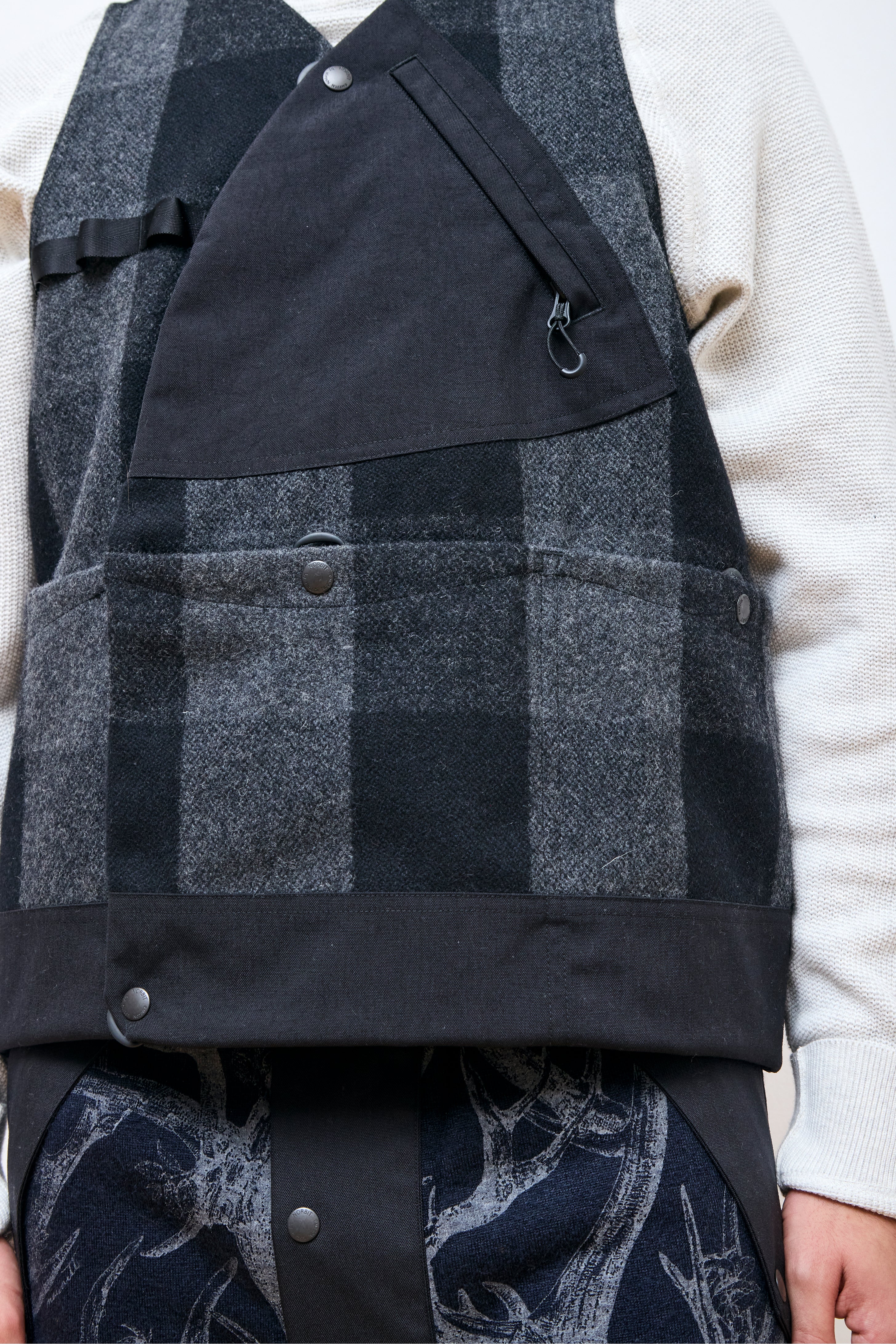 Buffalo Check 3Way Collar Bush Hike Vest Charcoal